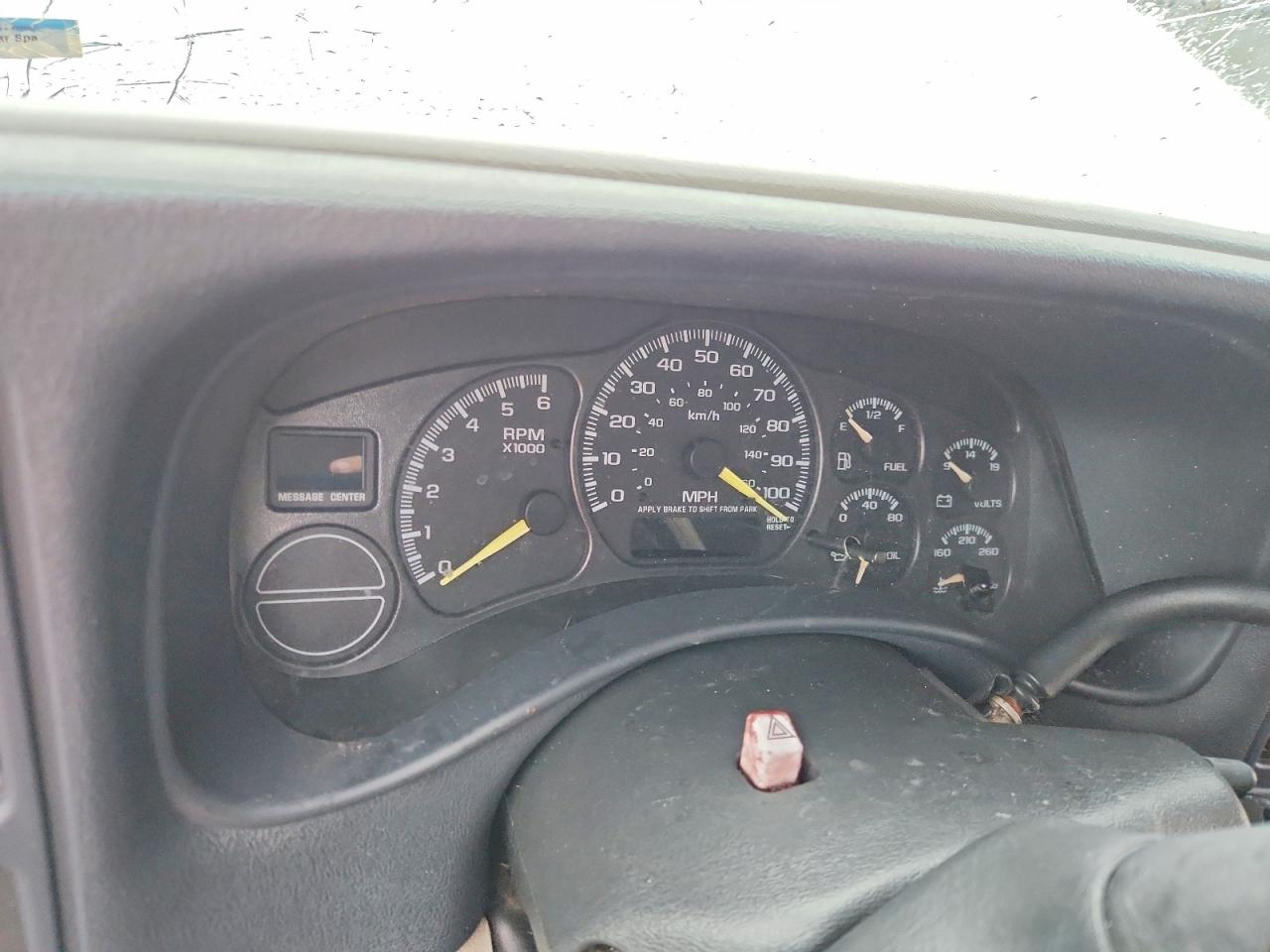 2001 Chevrolet Suburban C1500 White vin: 3GNEC16T11G134072