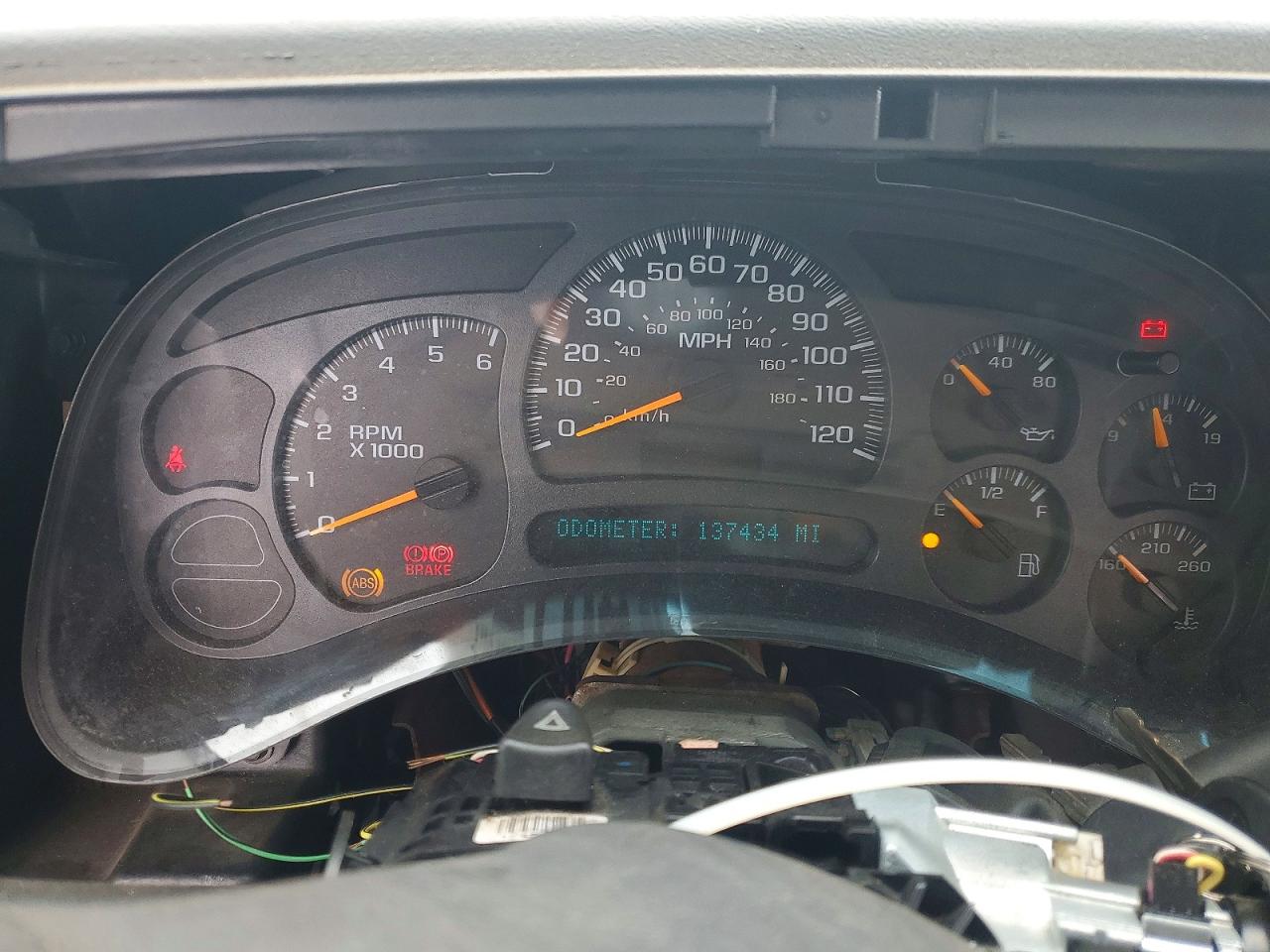 2003 Chevrolet Suburban C1500 White vin: 3GNEC16T13G149089