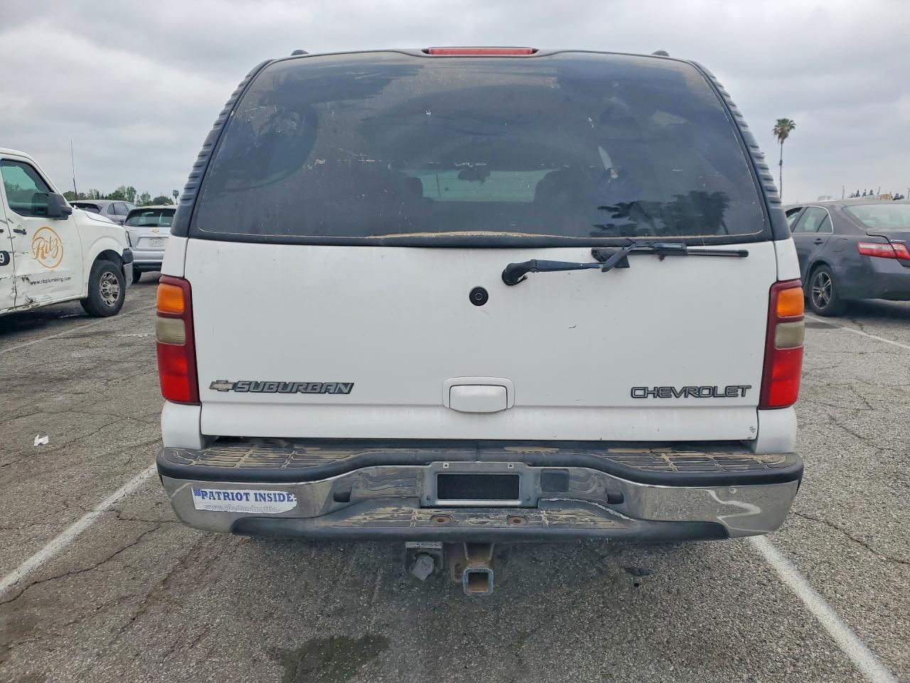 2003 Chevrolet Suburban C1500 White vin: 3GNEC16T13G149089