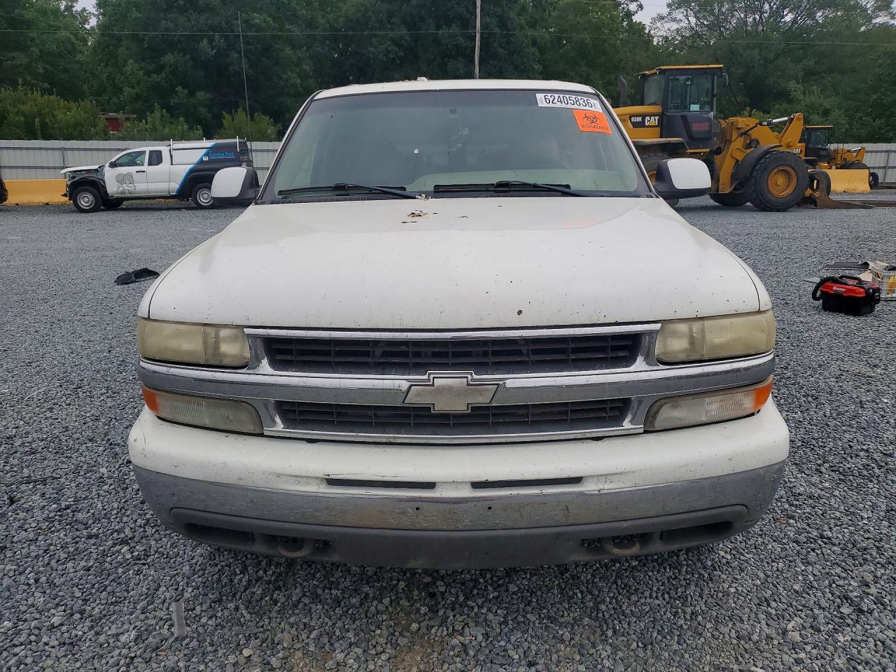 2001 Chevrolet Suburban C1500 White vin: 3GNEC16T21G223410