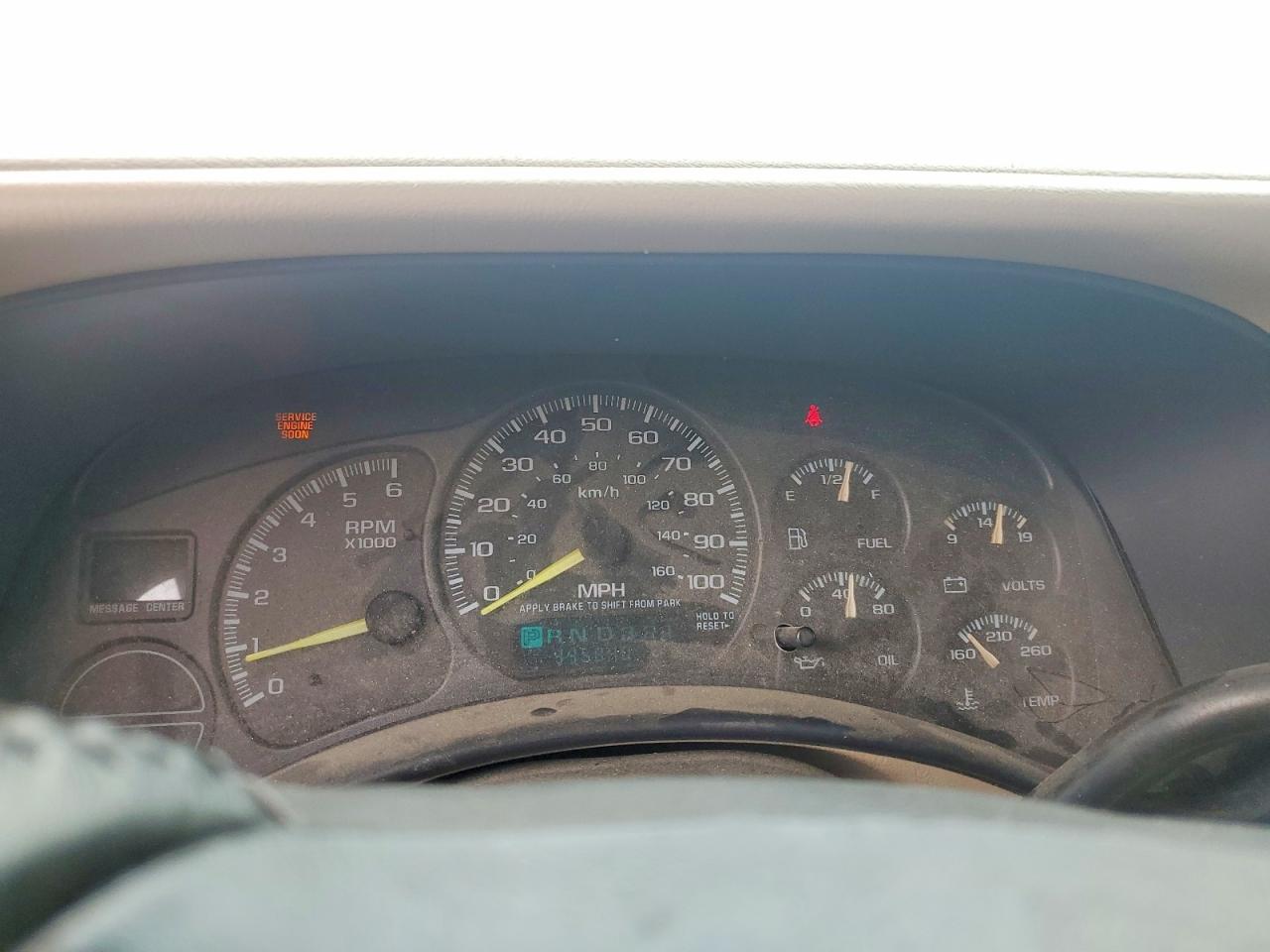 2001 Chevrolet Suburban C1500 White vin: 3GNEC16T21G223410