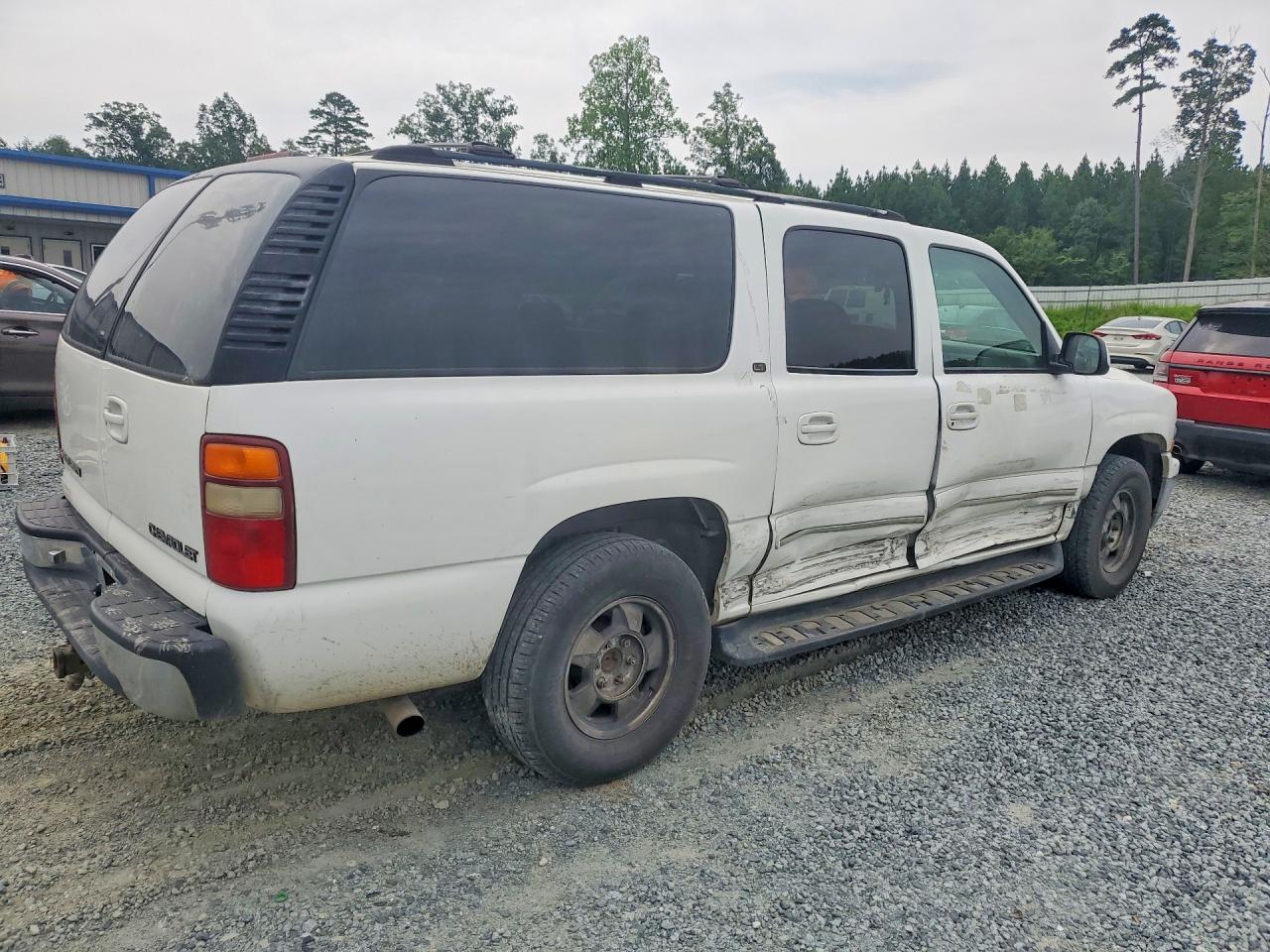 2001 Chevrolet Suburban C1500 White vin: 3GNEC16T21G223410