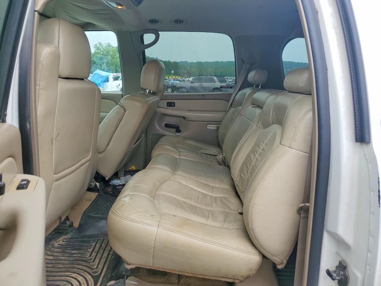 2001 Chevrolet Suburban C1500 White vin: 3GNEC16T21G223410
