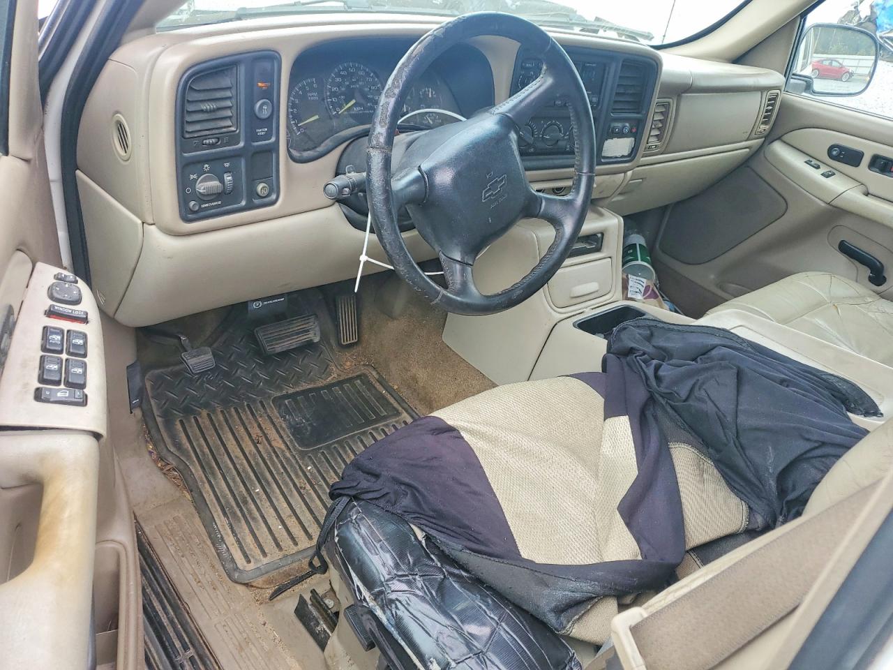 2001 Chevrolet Suburban C1500 White vin: 3GNEC16T21G223410