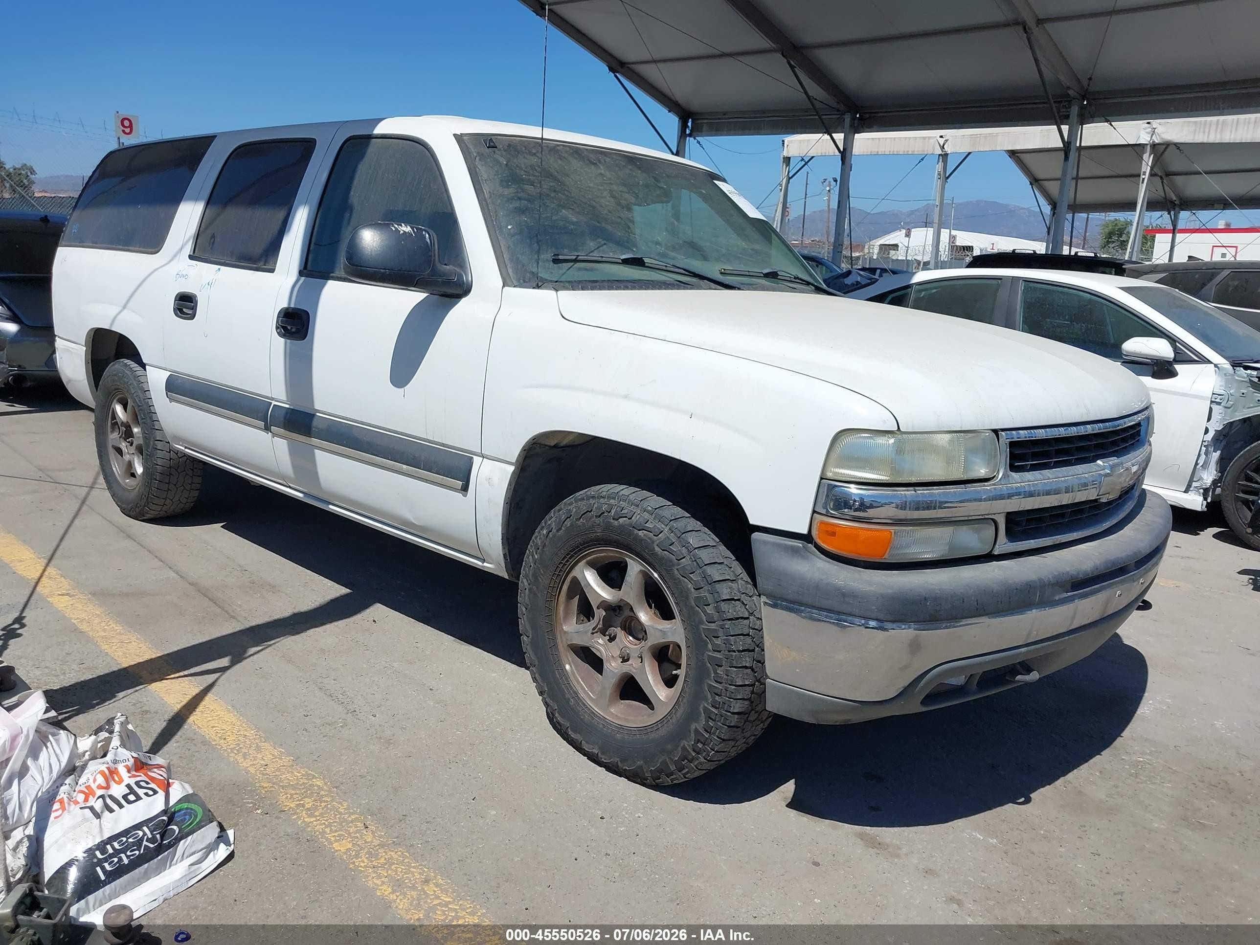 2000 Chevrolet Suburban 1500 Ls White vin: 3GNEC16T2YG151893