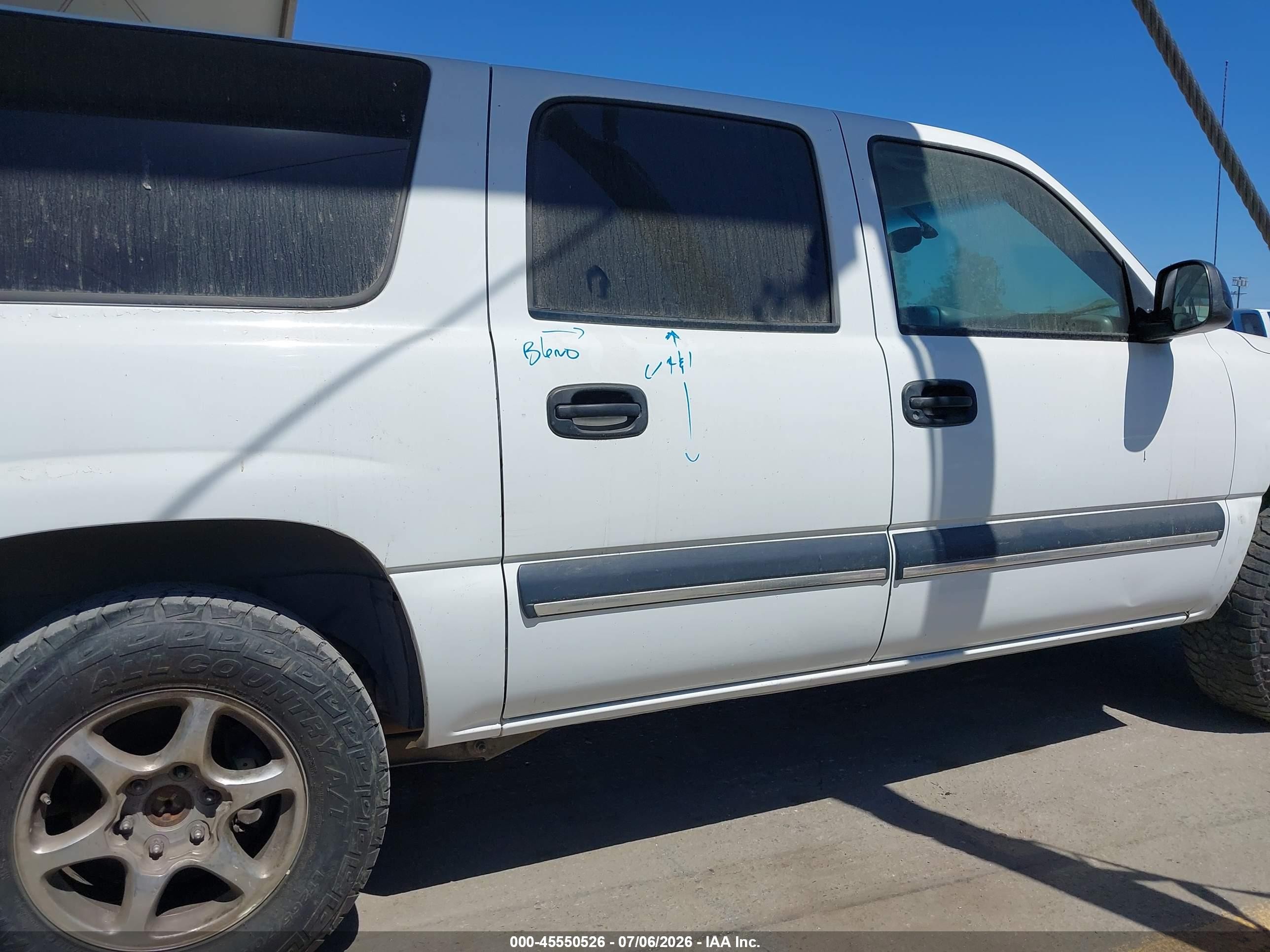 2000 Chevrolet Suburban 1500 Ls White vin: 3GNEC16T2YG151893