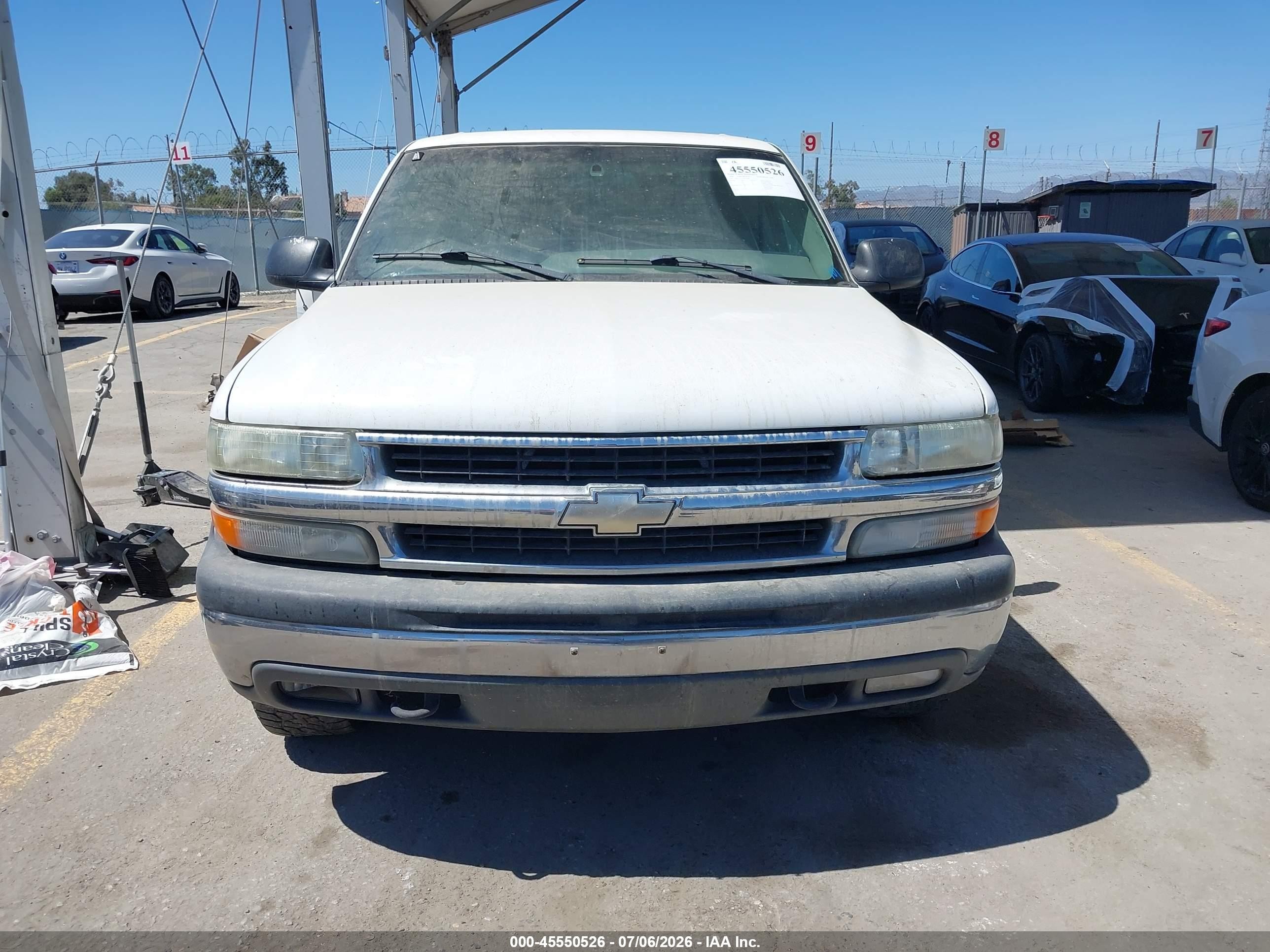 2000 Chevrolet Suburban 1500 Ls White vin: 3GNEC16T2YG151893