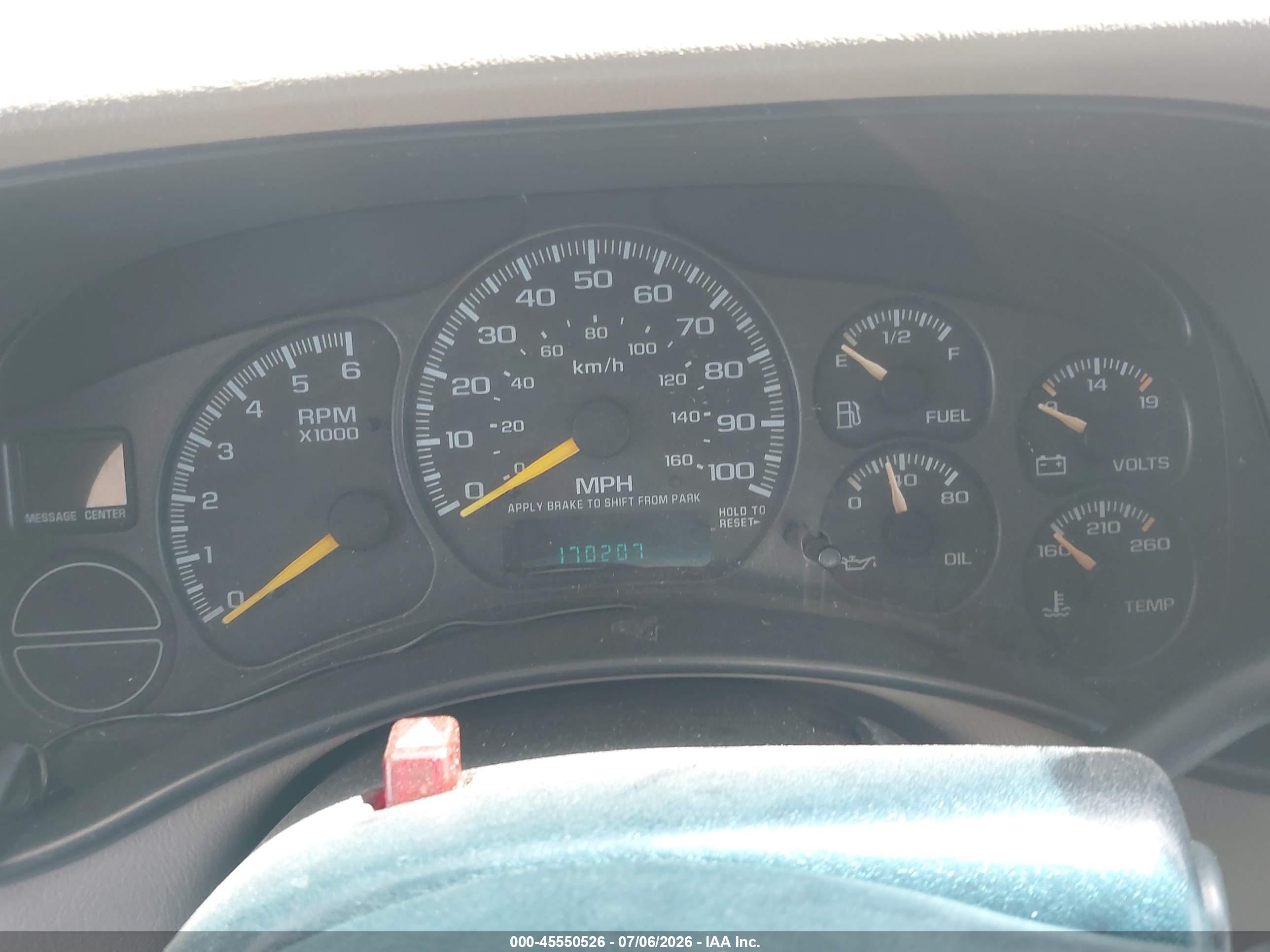 2000 Chevrolet Suburban 1500 Ls White vin: 3GNEC16T2YG151893