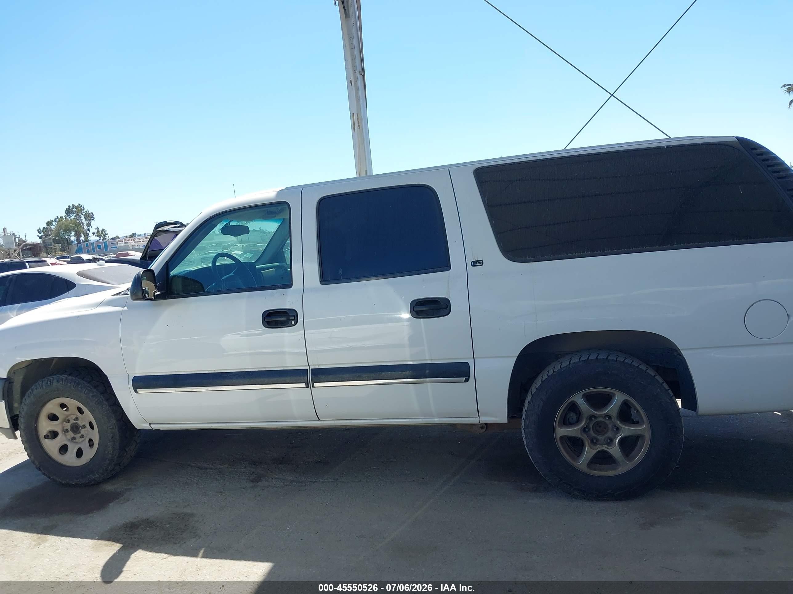 2000 Chevrolet Suburban 1500 Ls White vin: 3GNEC16T2YG151893