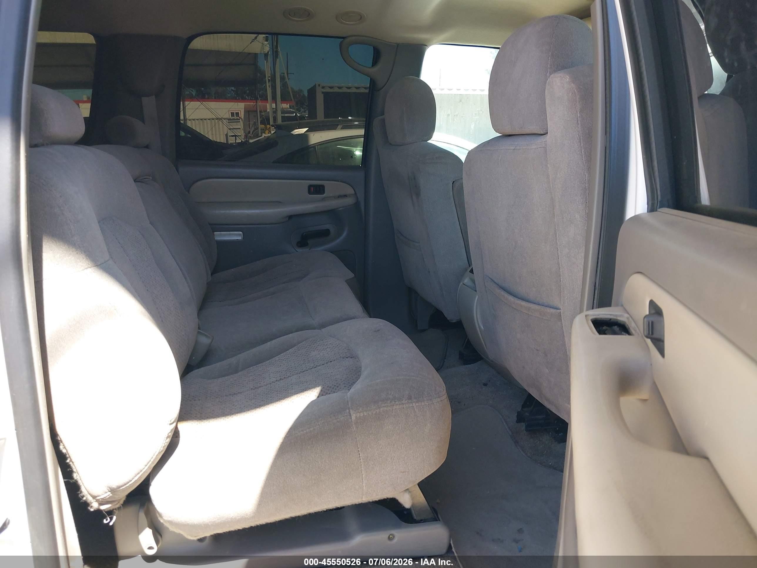 2000 Chevrolet Suburban 1500 Ls White vin: 3GNEC16T2YG151893