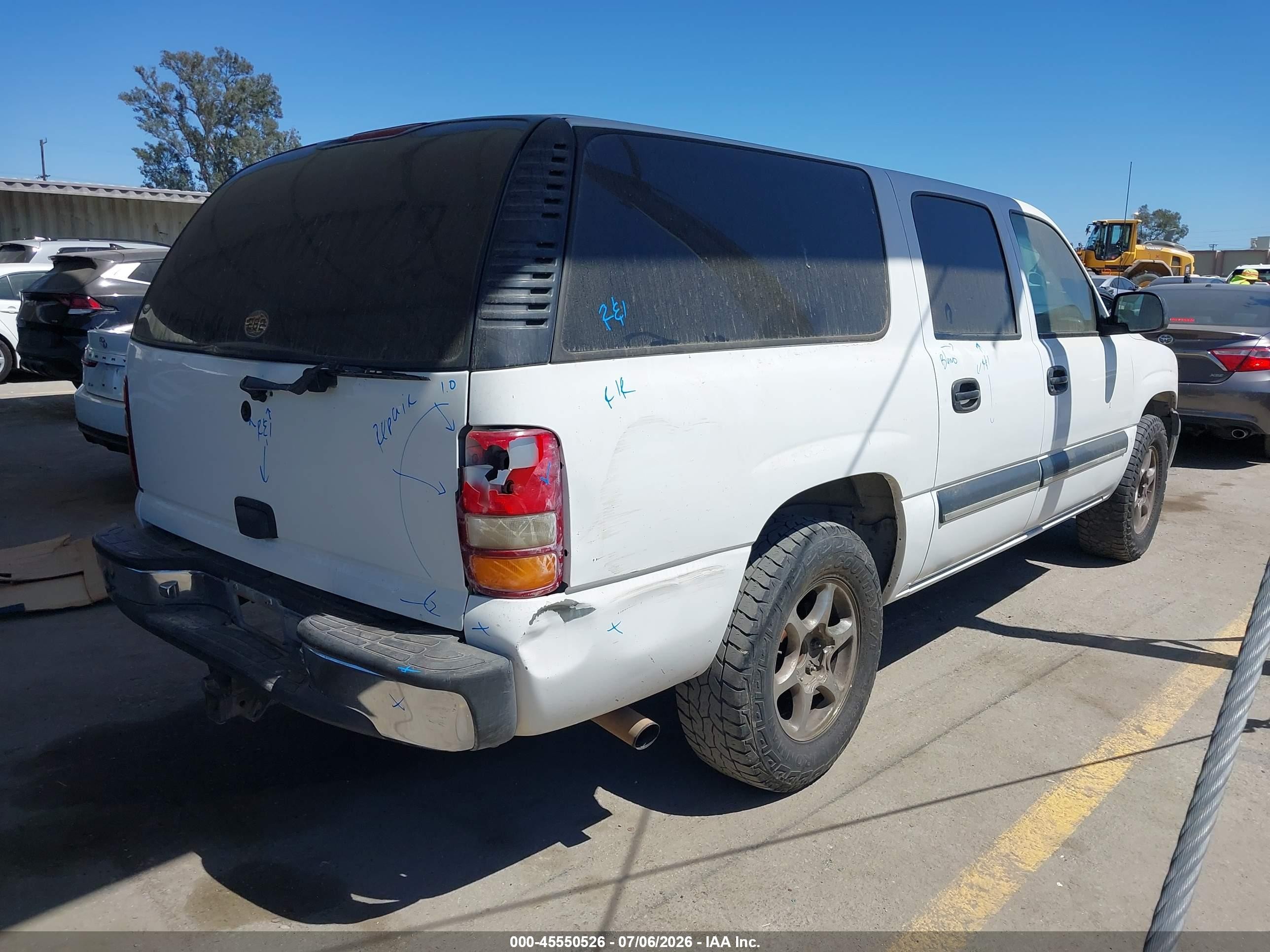 2000 Chevrolet Suburban 1500 Ls White vin: 3GNEC16T2YG151893