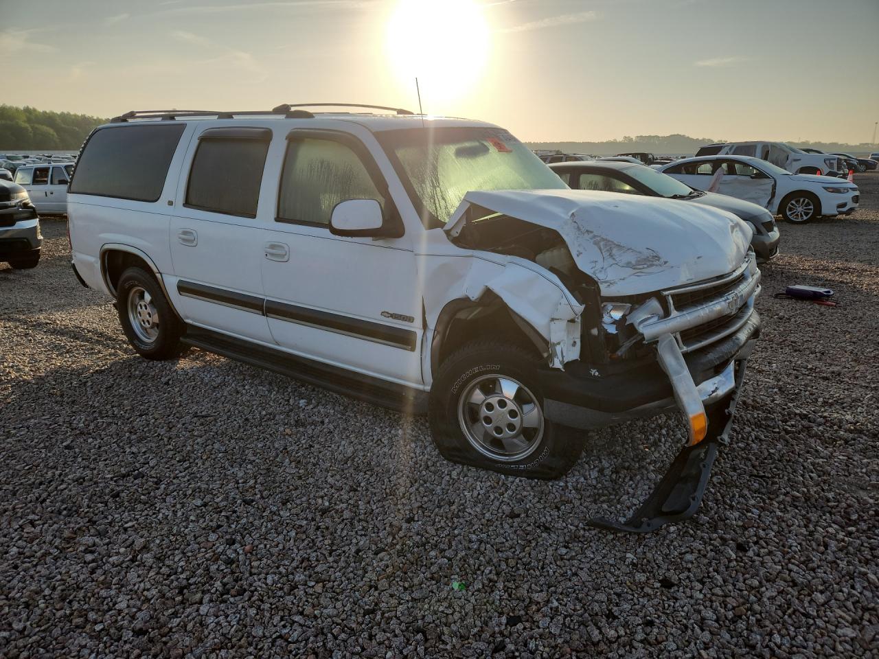 2001 Chevrolet Suburban C1500 White vin: 3GNEC16T41G110073