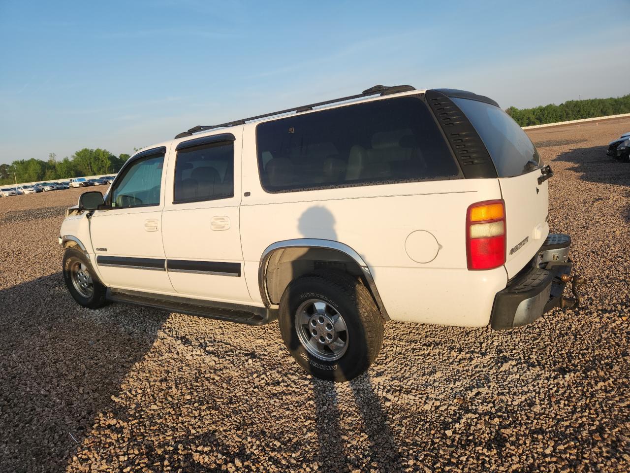 2001 Chevrolet Suburban C1500 White vin: 3GNEC16T41G110073