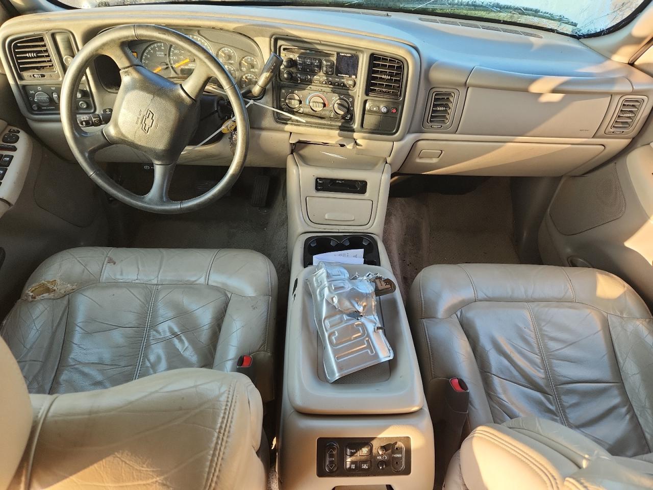 2001 Chevrolet Suburban C1500 White vin: 3GNEC16T41G110073