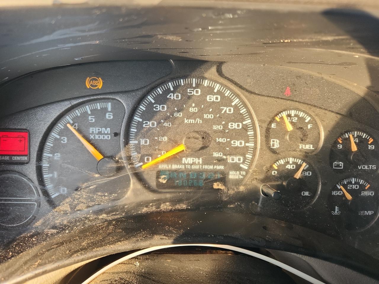 2001 Chevrolet Suburban C1500 White vin: 3GNEC16T41G110073