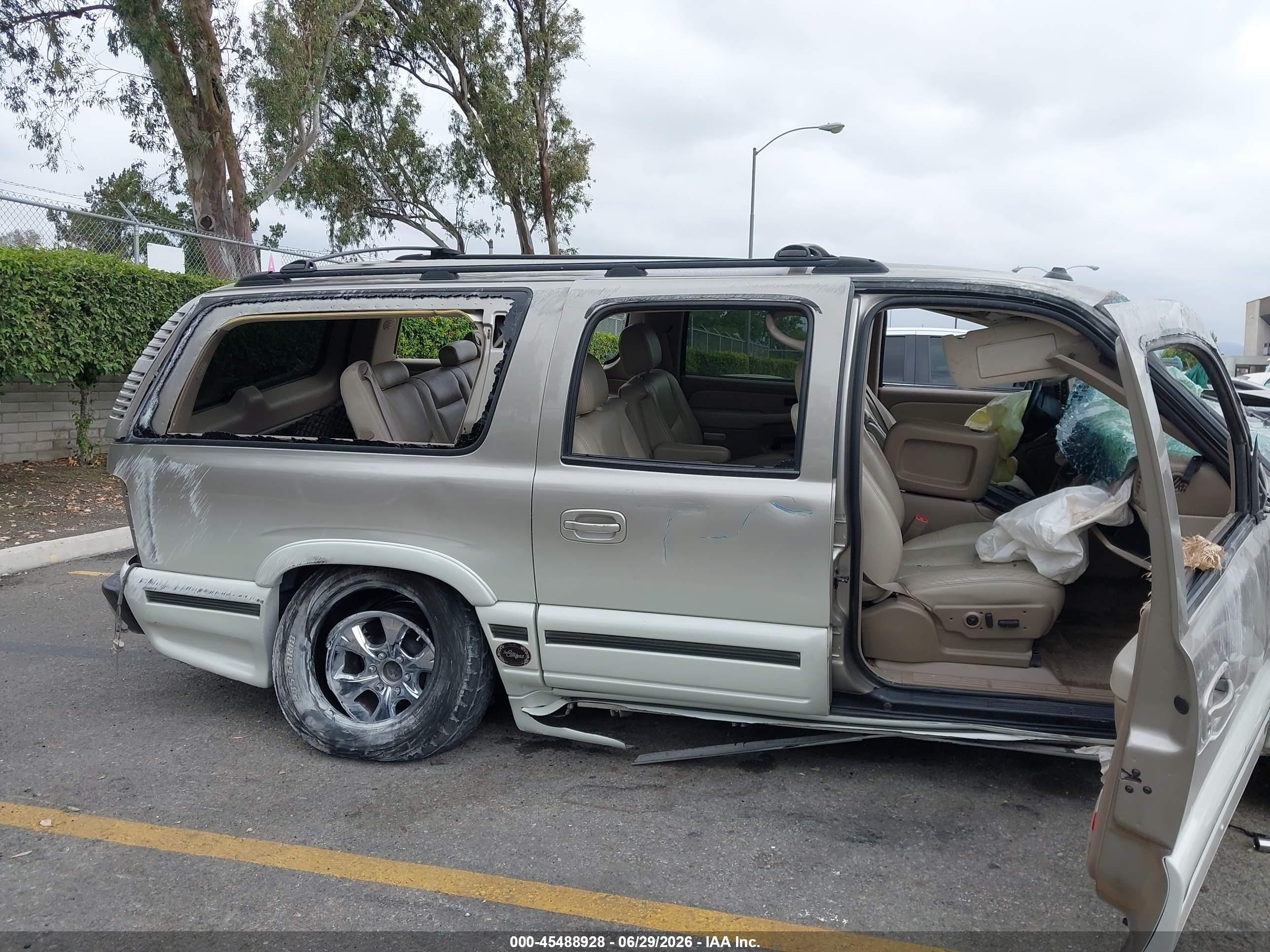 2003 Chevrolet Suburban 1500 Lt White vin: 3GNEC16T53G221038