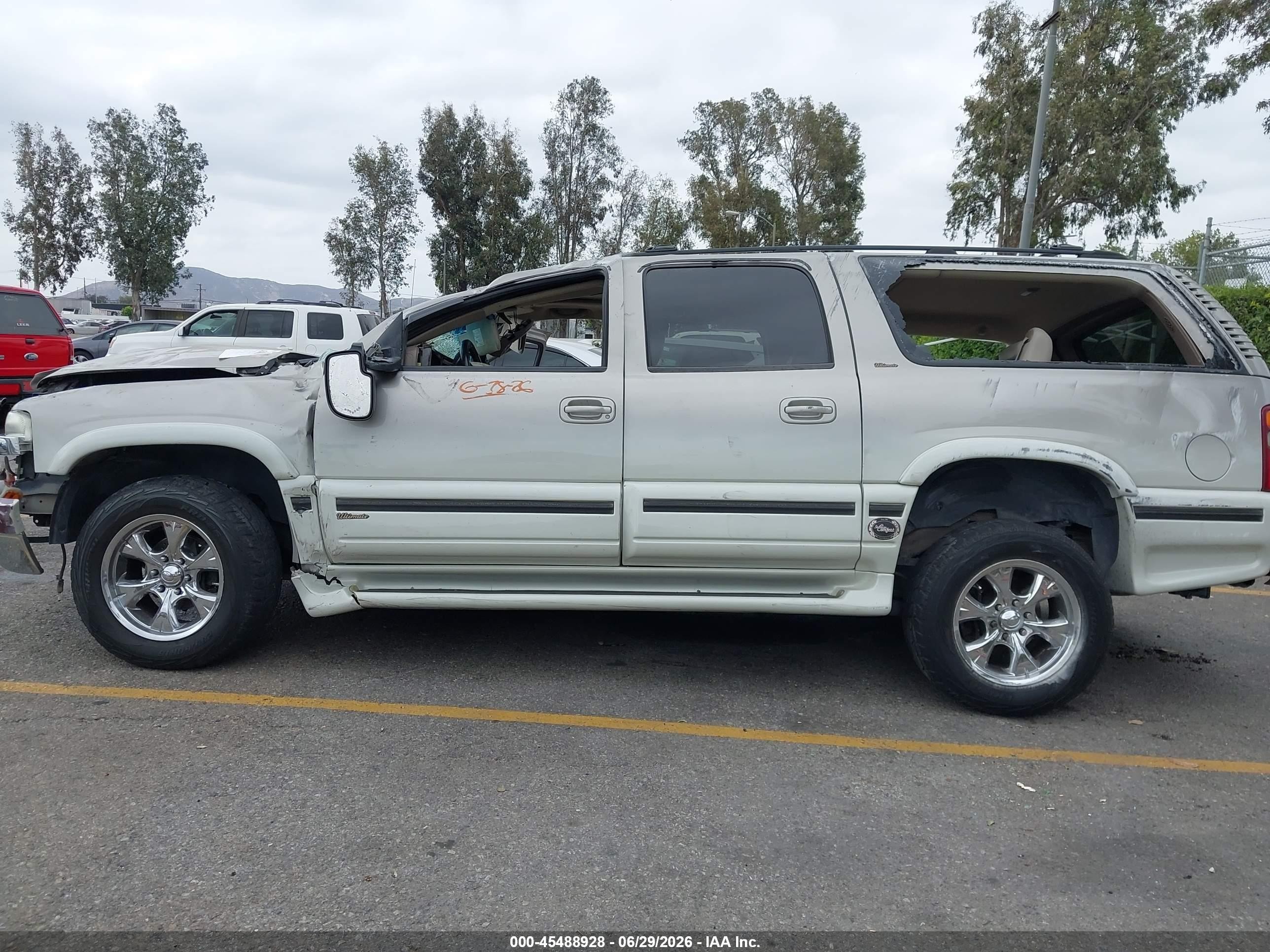 2003 Chevrolet Suburban 1500 Lt White vin: 3GNEC16T53G221038