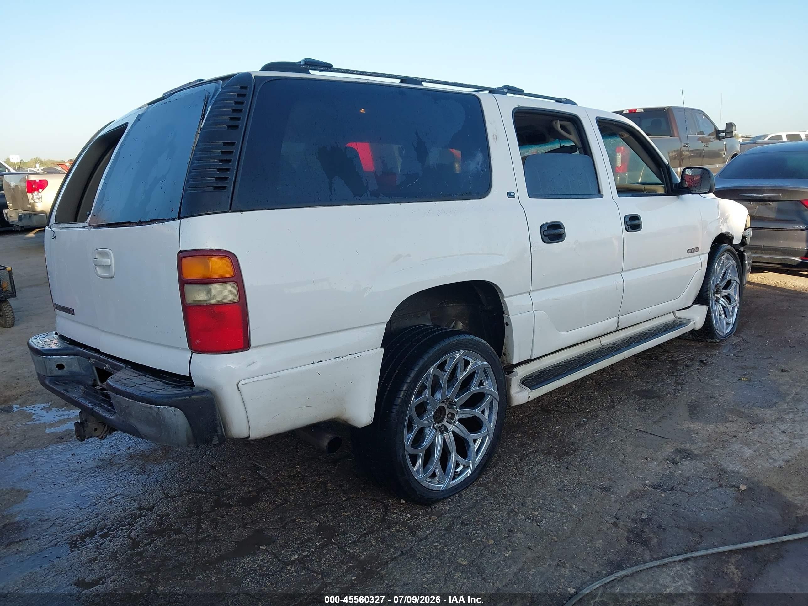 2000 Chevrolet Suburban 1500 Ls White vin: 3GNEC16T5YG178392