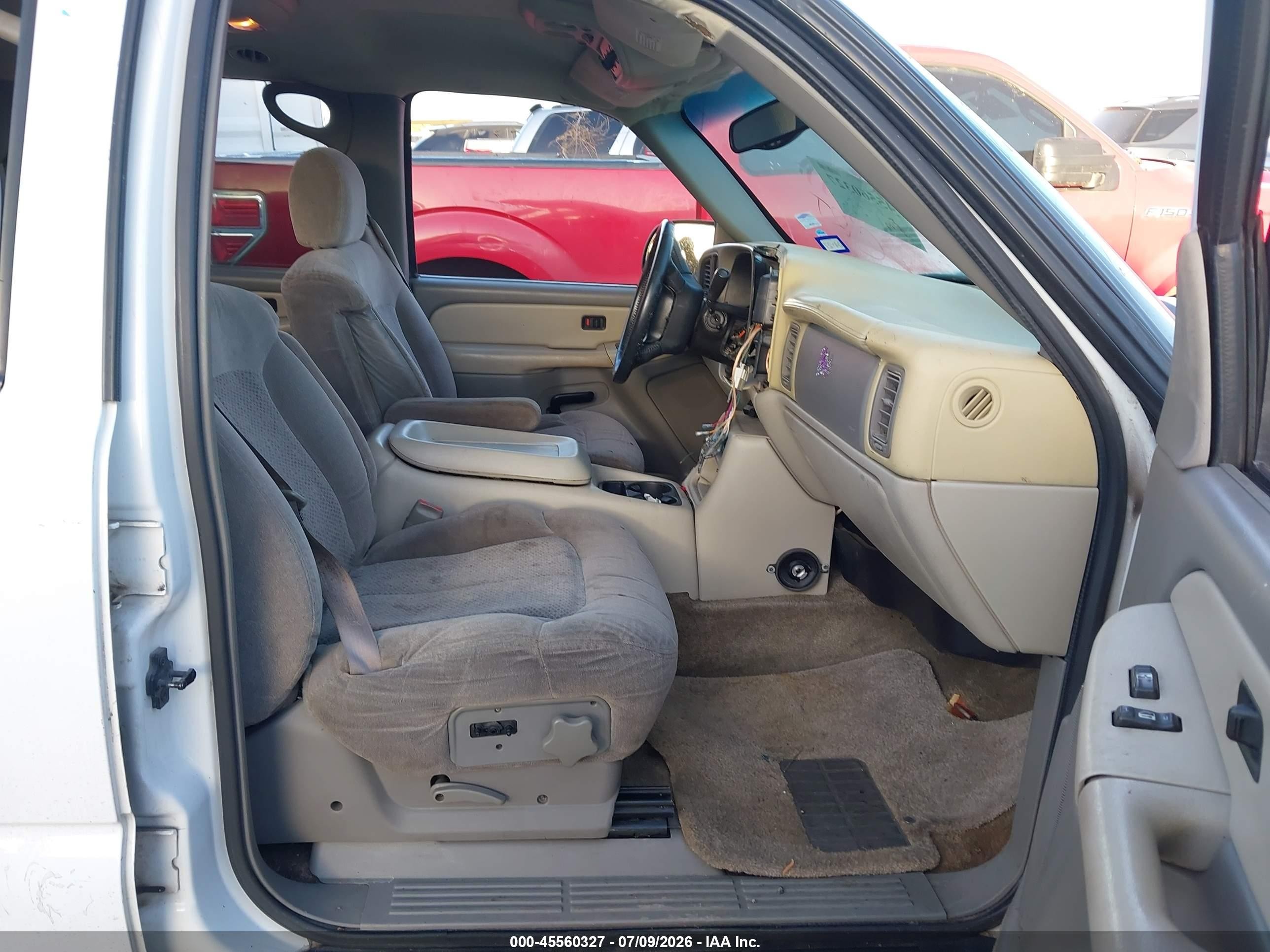 2000 Chevrolet Suburban 1500 Ls White vin: 3GNEC16T5YG178392