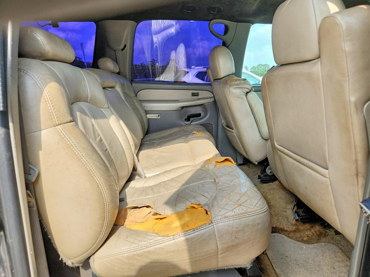 2000 Chevrolet Suburban C1500 Gray vin: 3GNEC16T6YG169328