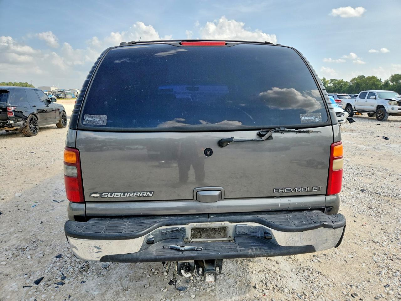 2000 Chevrolet Suburban C1500 Gray vin: 3GNEC16T6YG169328