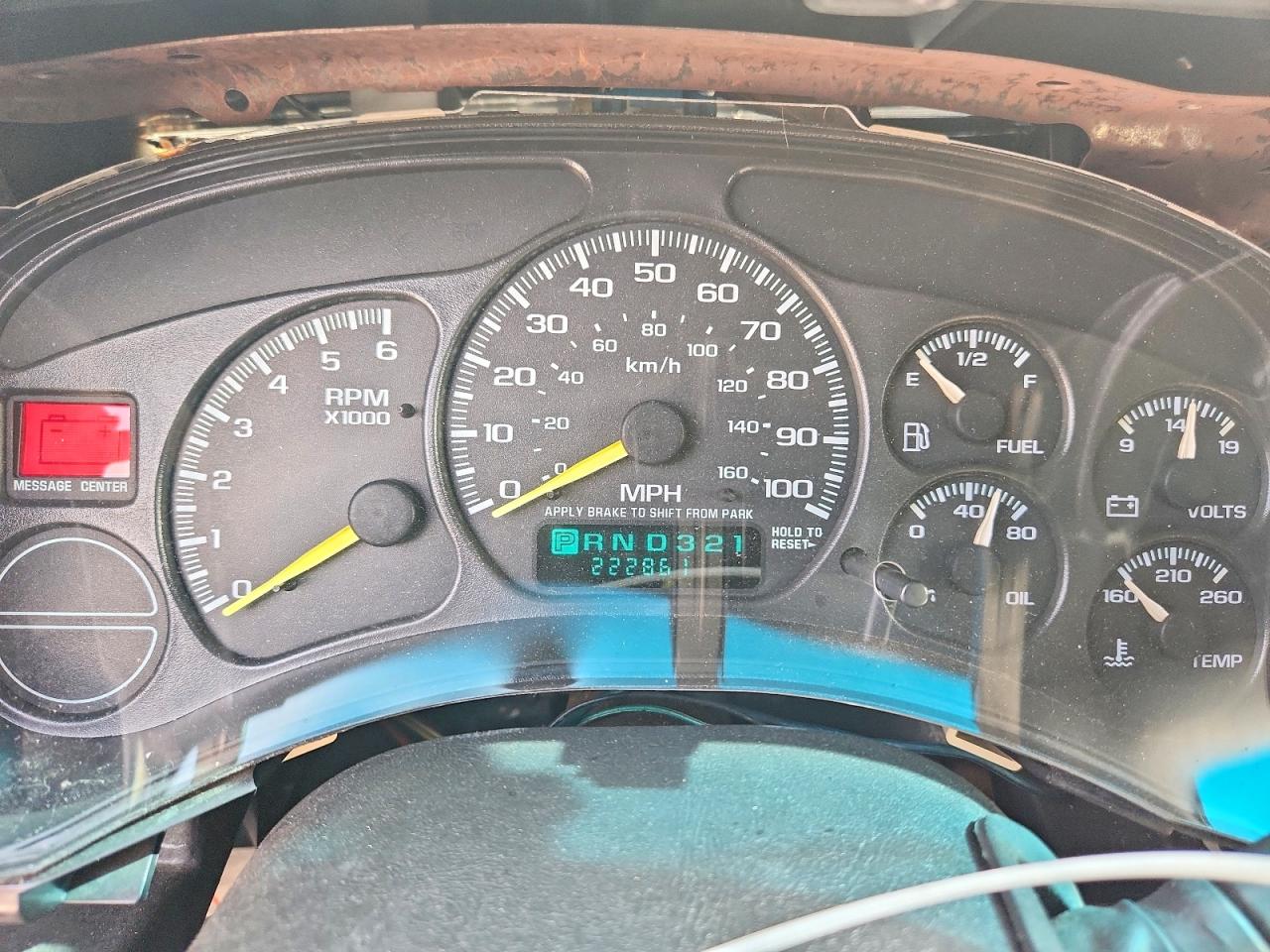 2000 Chevrolet Suburban C1500 Gray vin: 3GNEC16T6YG169328