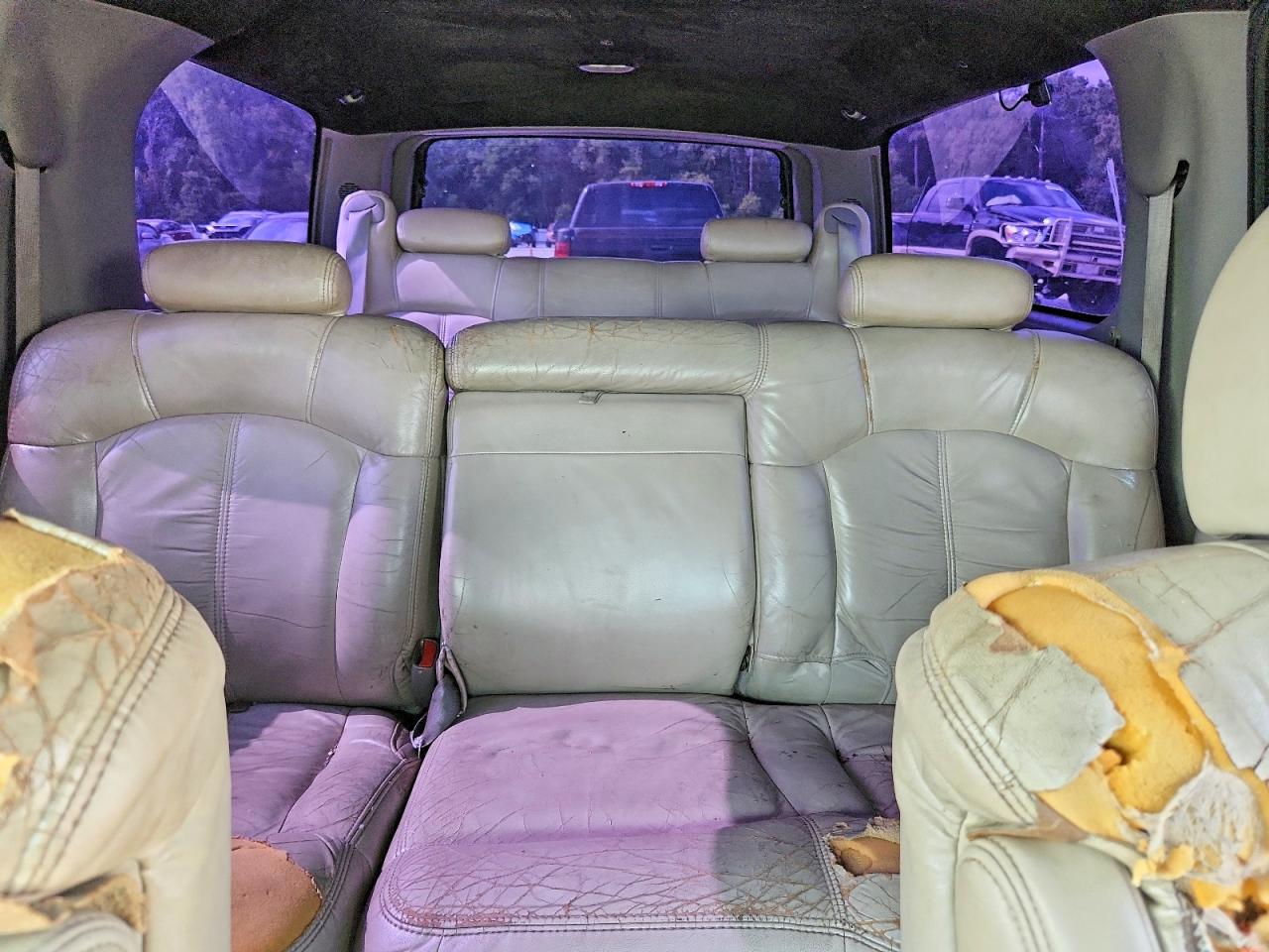 2000 Chevrolet Suburban C1500 Gray vin: 3GNEC16T6YG169328