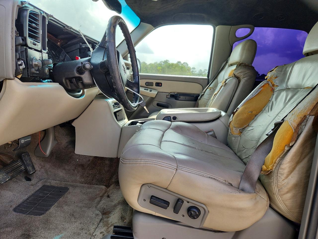 2000 Chevrolet Suburban C1500 Gray vin: 3GNEC16T6YG169328