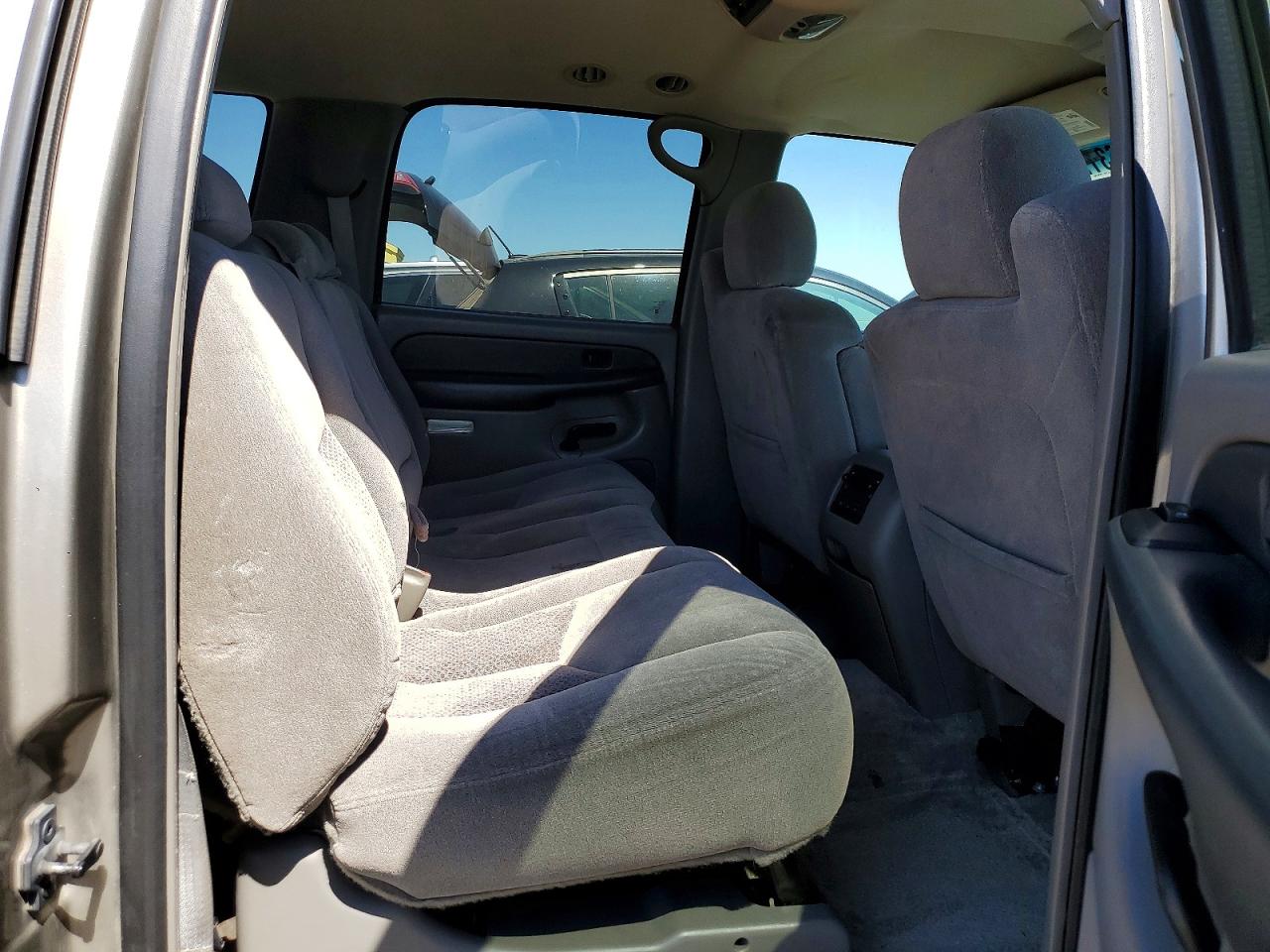 2003 Chevrolet Suburban C1500 Silver vin: 3GNEC16T73G152577