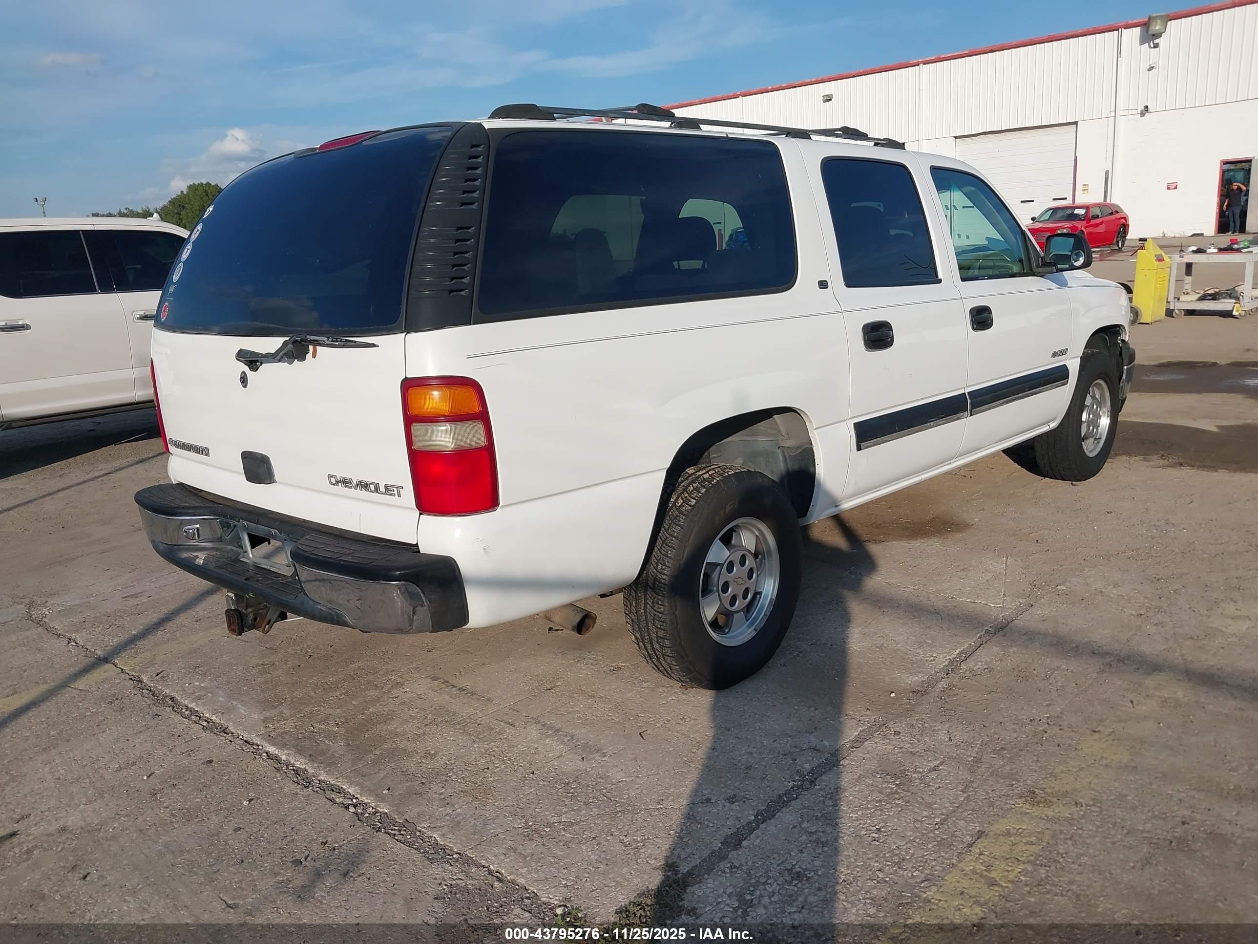2000 Chevrolet Suburban 1500 Ls Белый vin: 3GNEC16T7YG189958