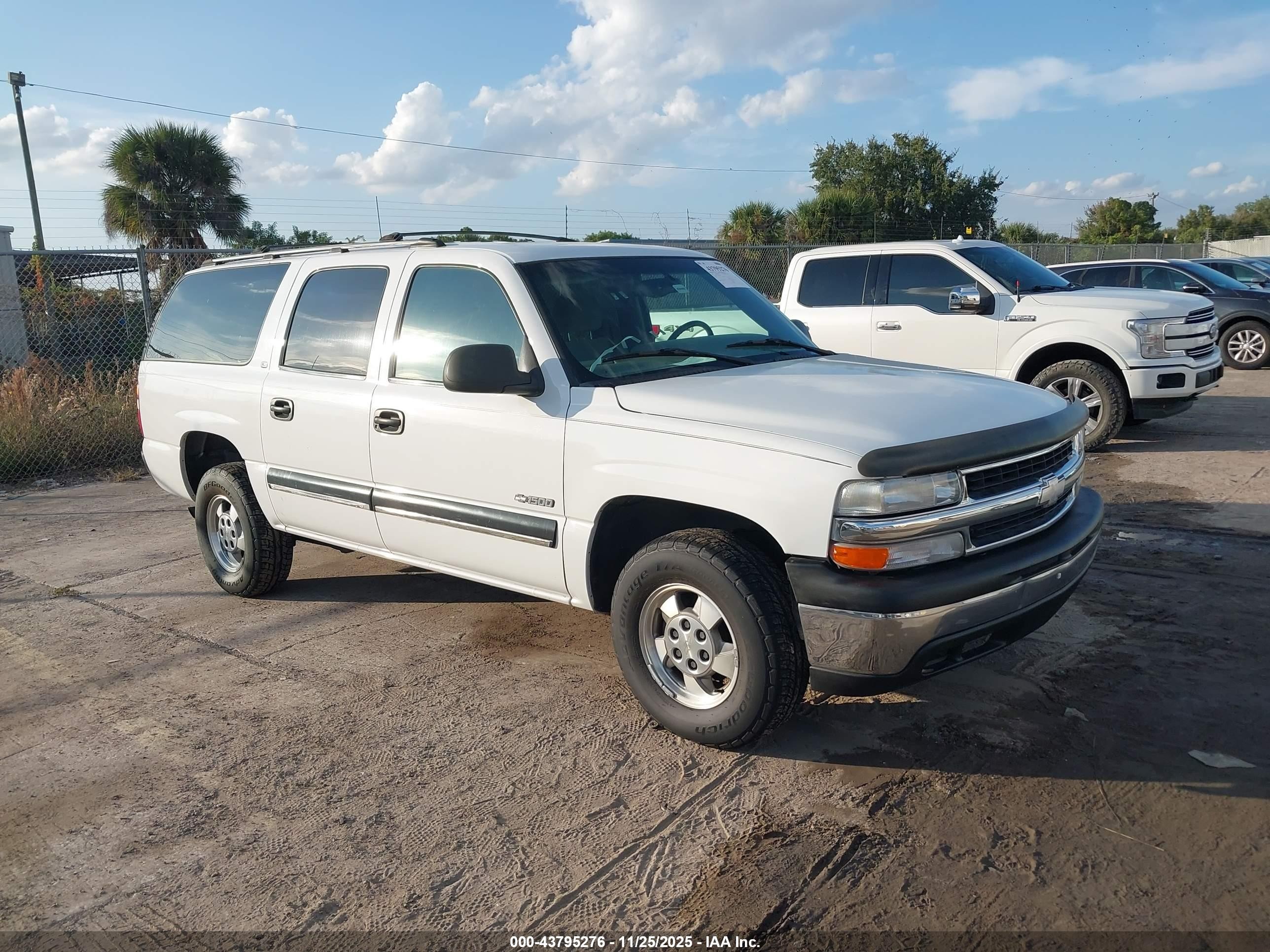 2000 Chevrolet Suburban 1500 Ls Белый vin: 3GNEC16T7YG189958
