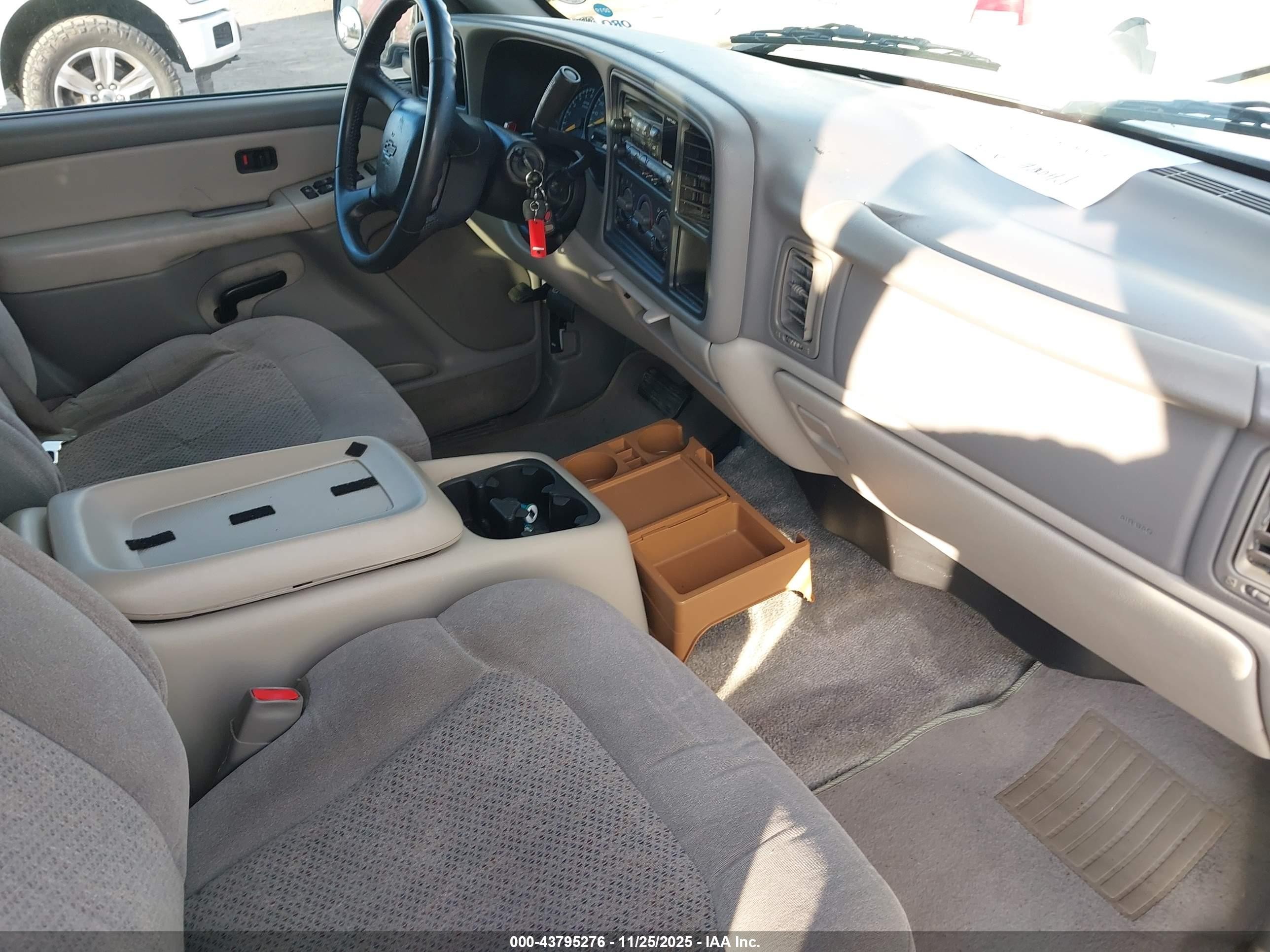 2000 Chevrolet Suburban 1500 Ls Белый vin: 3GNEC16T7YG189958