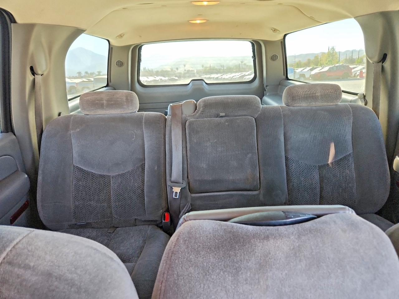 2004 Chevrolet Suburban C1500 Black vin: 3GNEC16T84G327288