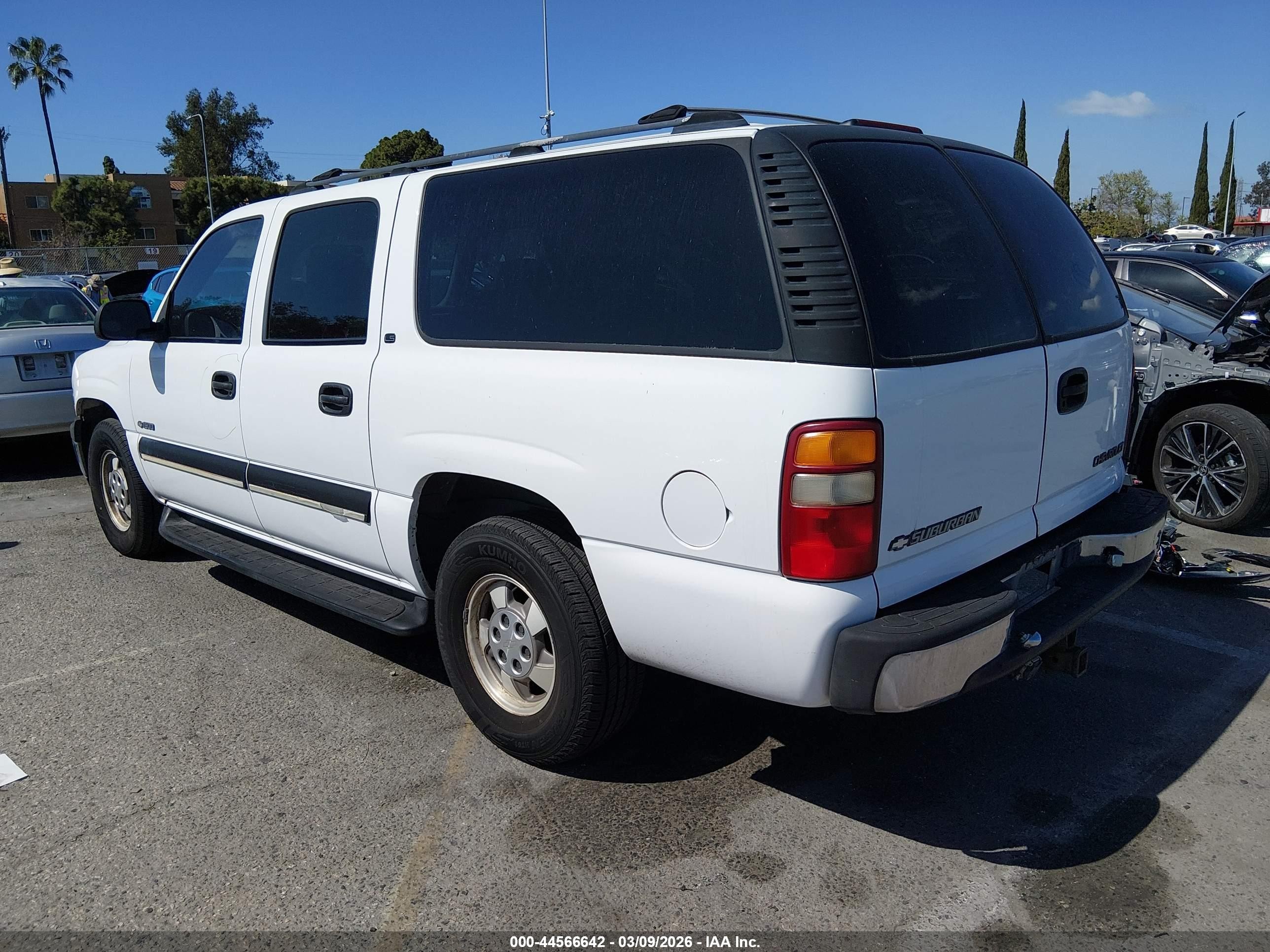 2000 Chevrolet Suburban 1500 Ls White vin: 3GNEC16T8YG208579