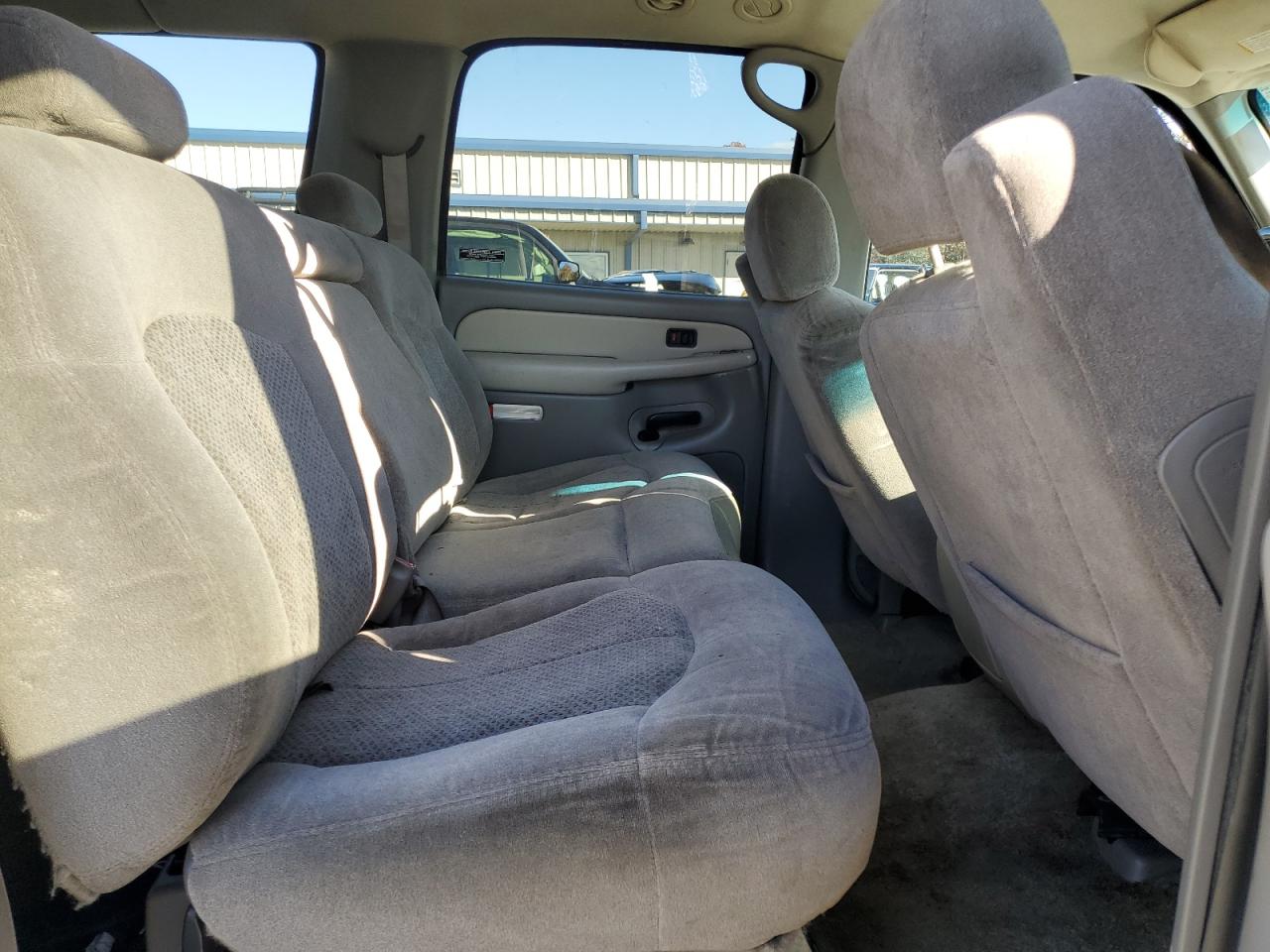 2000 Chevrolet Suburban C1500 White vin: 3GNEC16T8YG213961