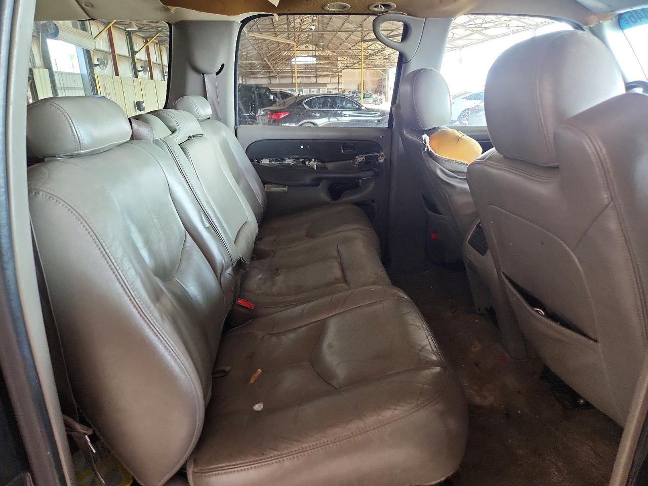 2003 Chevrolet Suburban C1500 Черный vin: 3GNEC16T93G310644