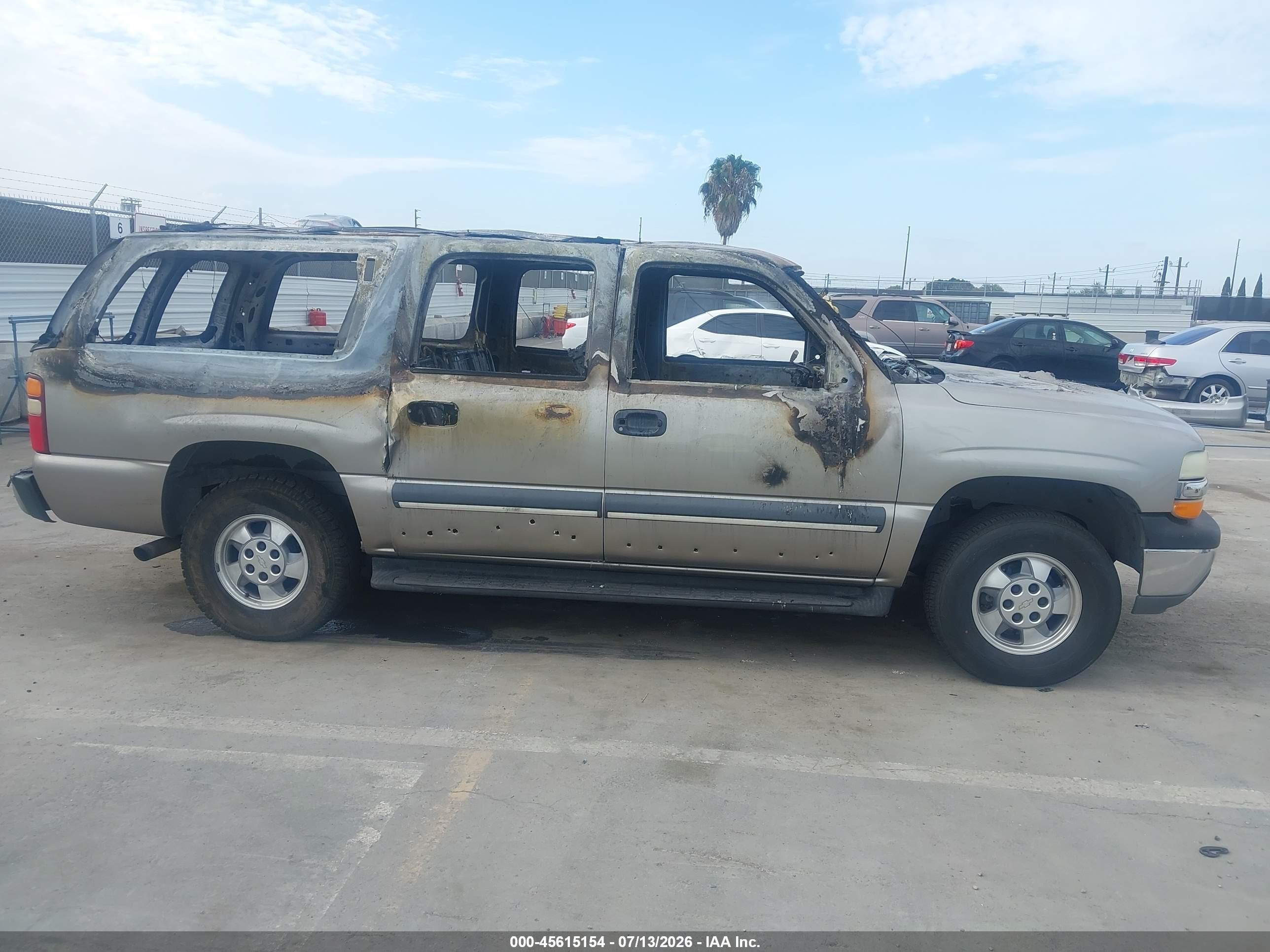 2002 Chevrolet Suburban 1500 Ls Бежевый vin: 3GNEC16TX2G299409