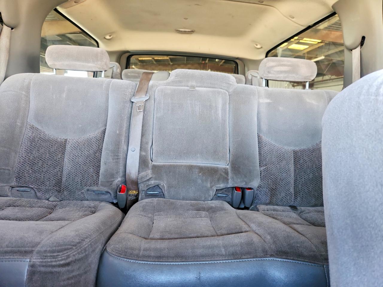 2003 Chevrolet Suburban C1500 Gray vin: 3GNEC16TX3G157935