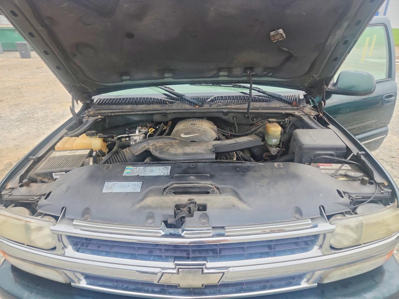 2002 Chevrolet Suburban C1500 Зеленый vin: 3GNEC16Z02G202111
