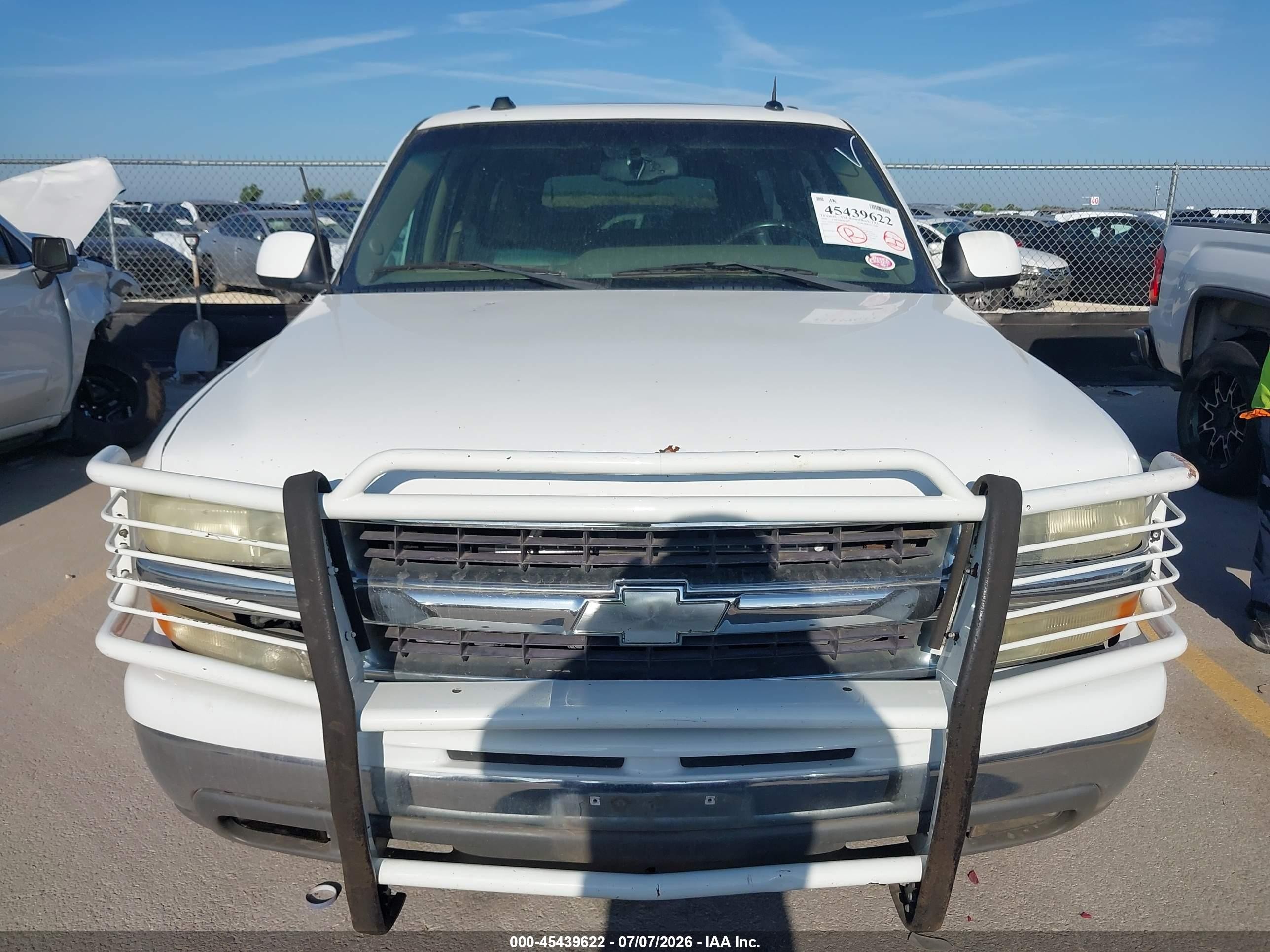2004 Chevrolet Suburban 1500 Lt White vin: 3GNEC16Z04G324907