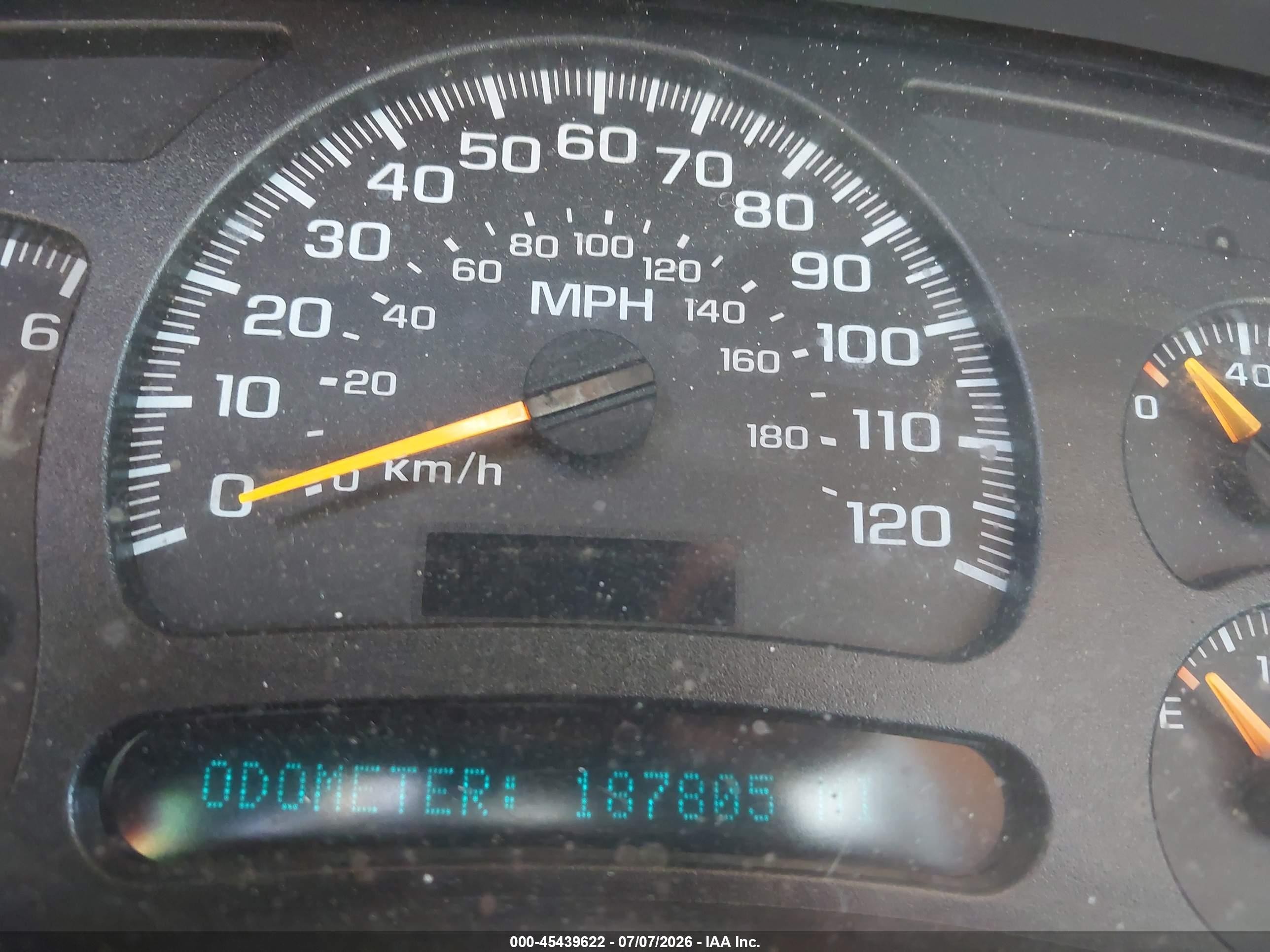 2004 Chevrolet Suburban 1500 Lt White vin: 3GNEC16Z04G324907