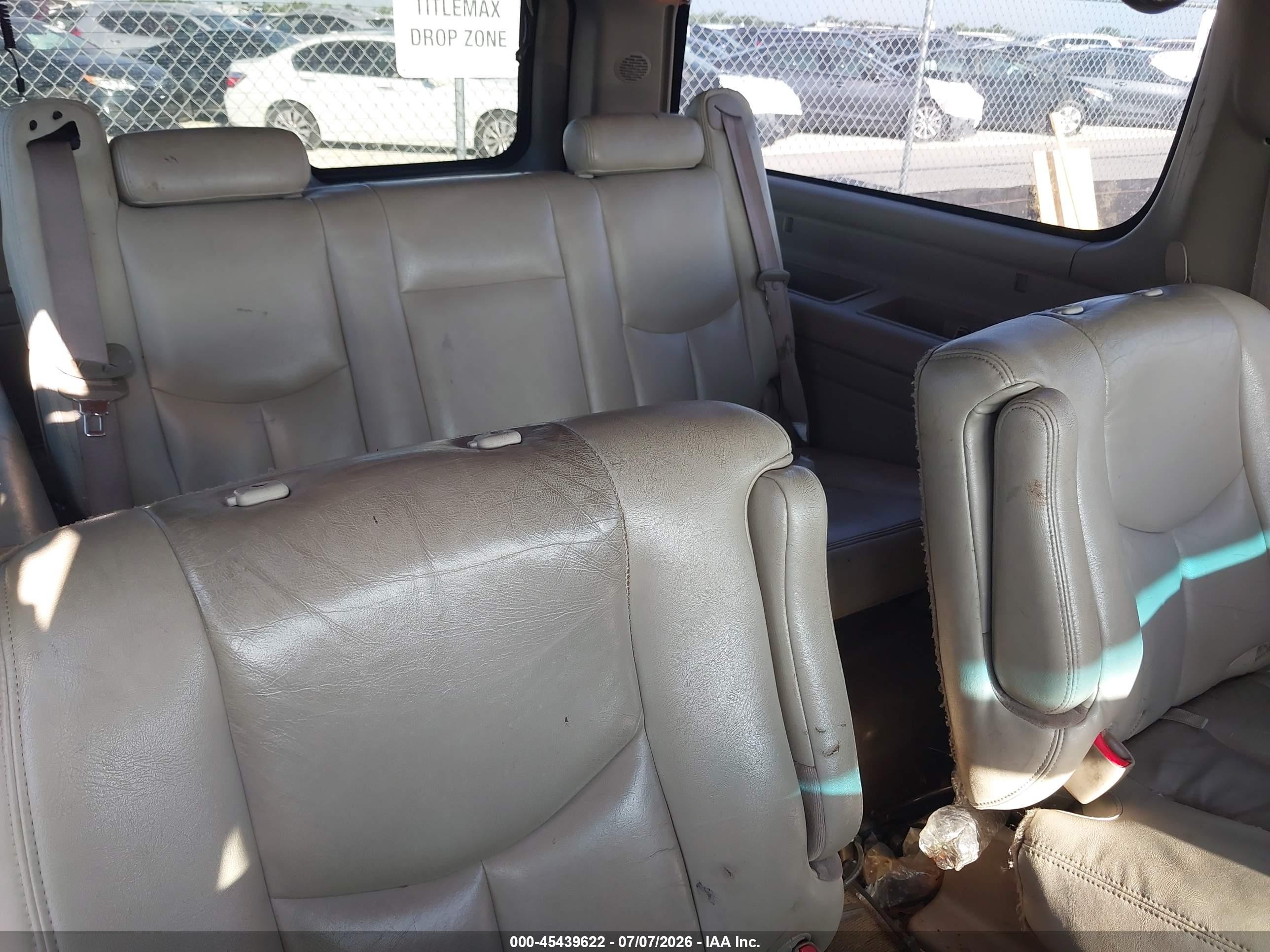 2004 Chevrolet Suburban 1500 Lt White vin: 3GNEC16Z04G324907
