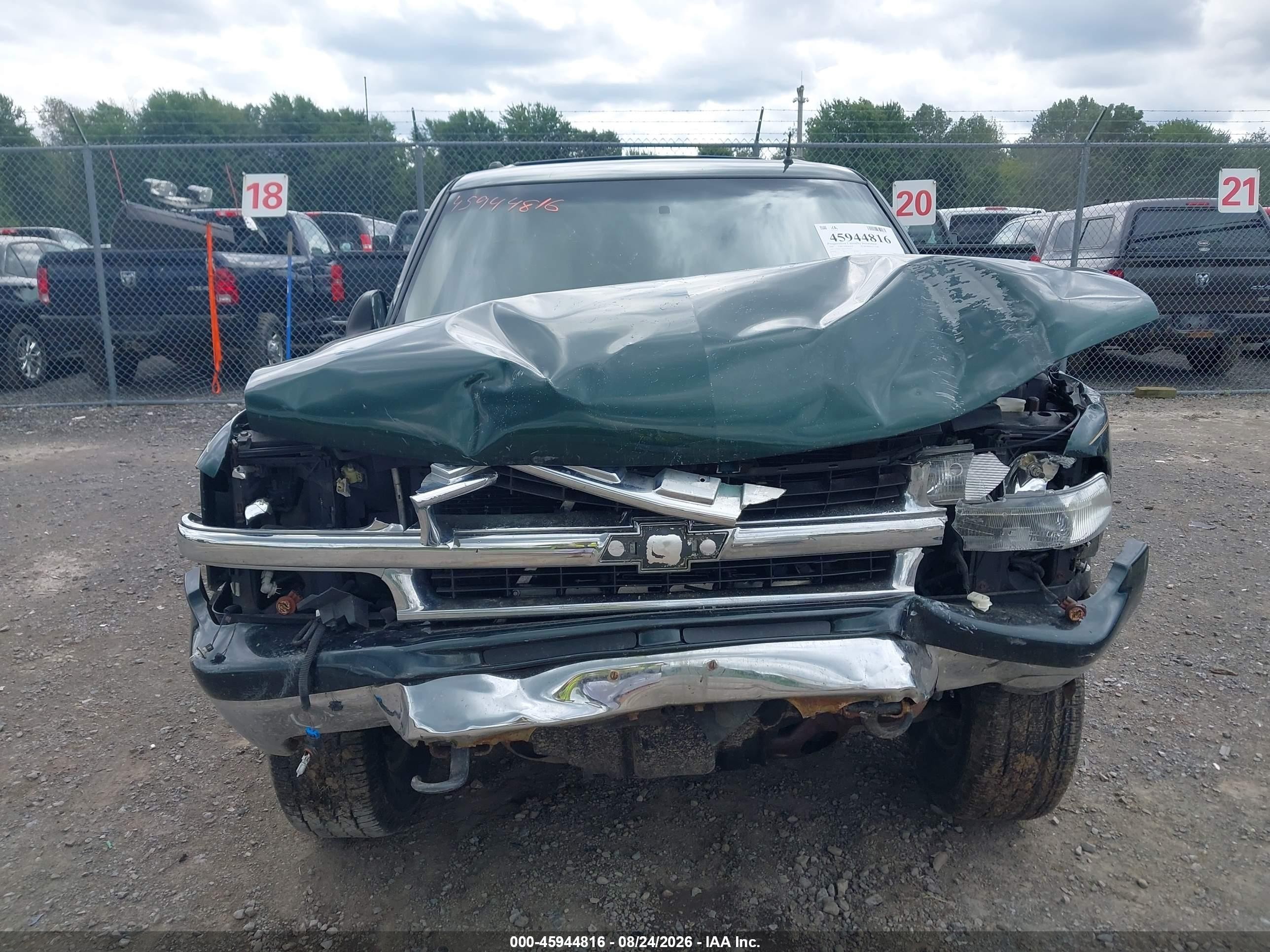 2002 Chevrolet Suburban C1500 Green vin: 3GNEC16Z12G191085