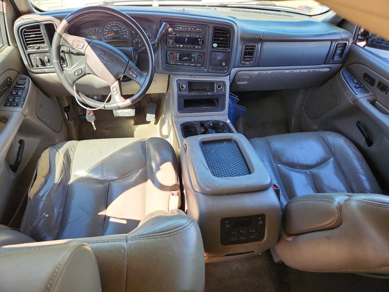 2005 Chevrolet Suburban C1500 White vin: 3GNEC16Z15G220976