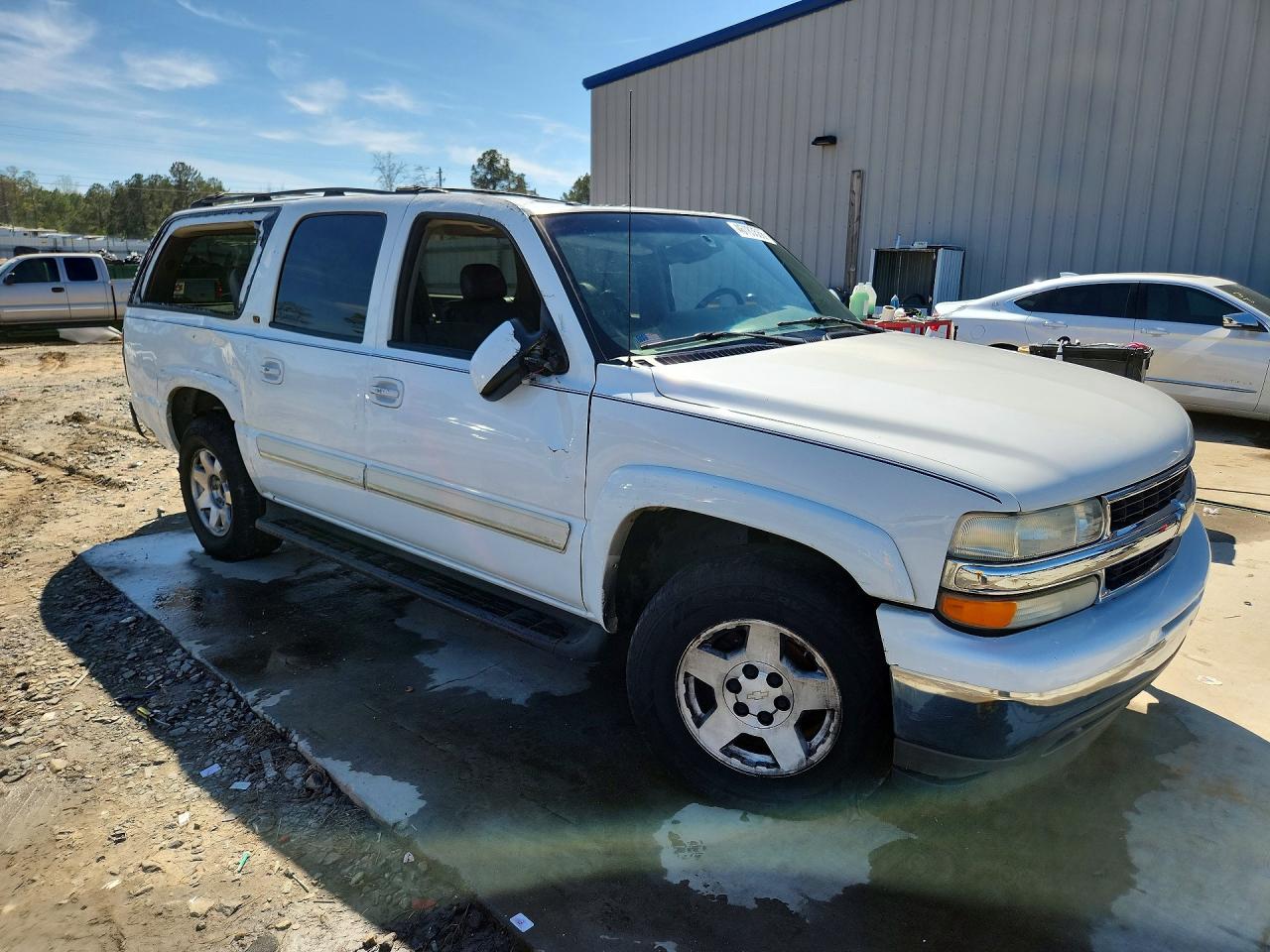2005 Chevrolet Suburban C1500 White vin: 3GNEC16Z15G220976