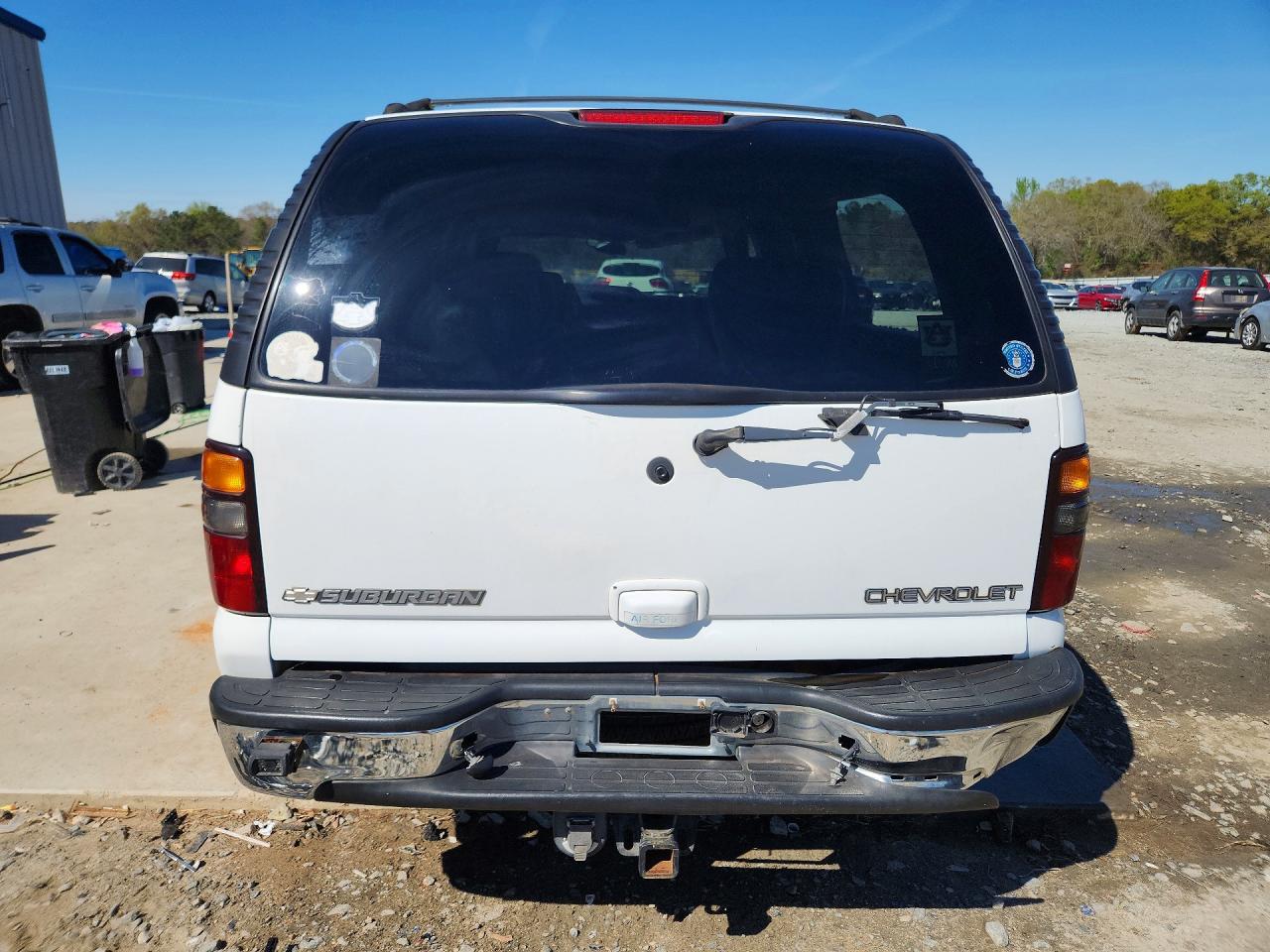 2005 Chevrolet Suburban C1500 White vin: 3GNEC16Z15G220976