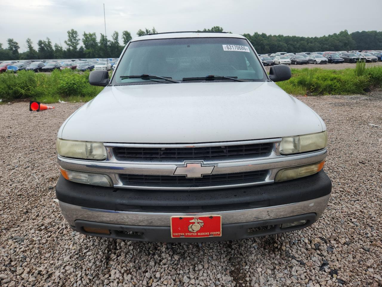 2002 Chevrolet Suburban C1500 White vin: 3GNEC16Z22G284066