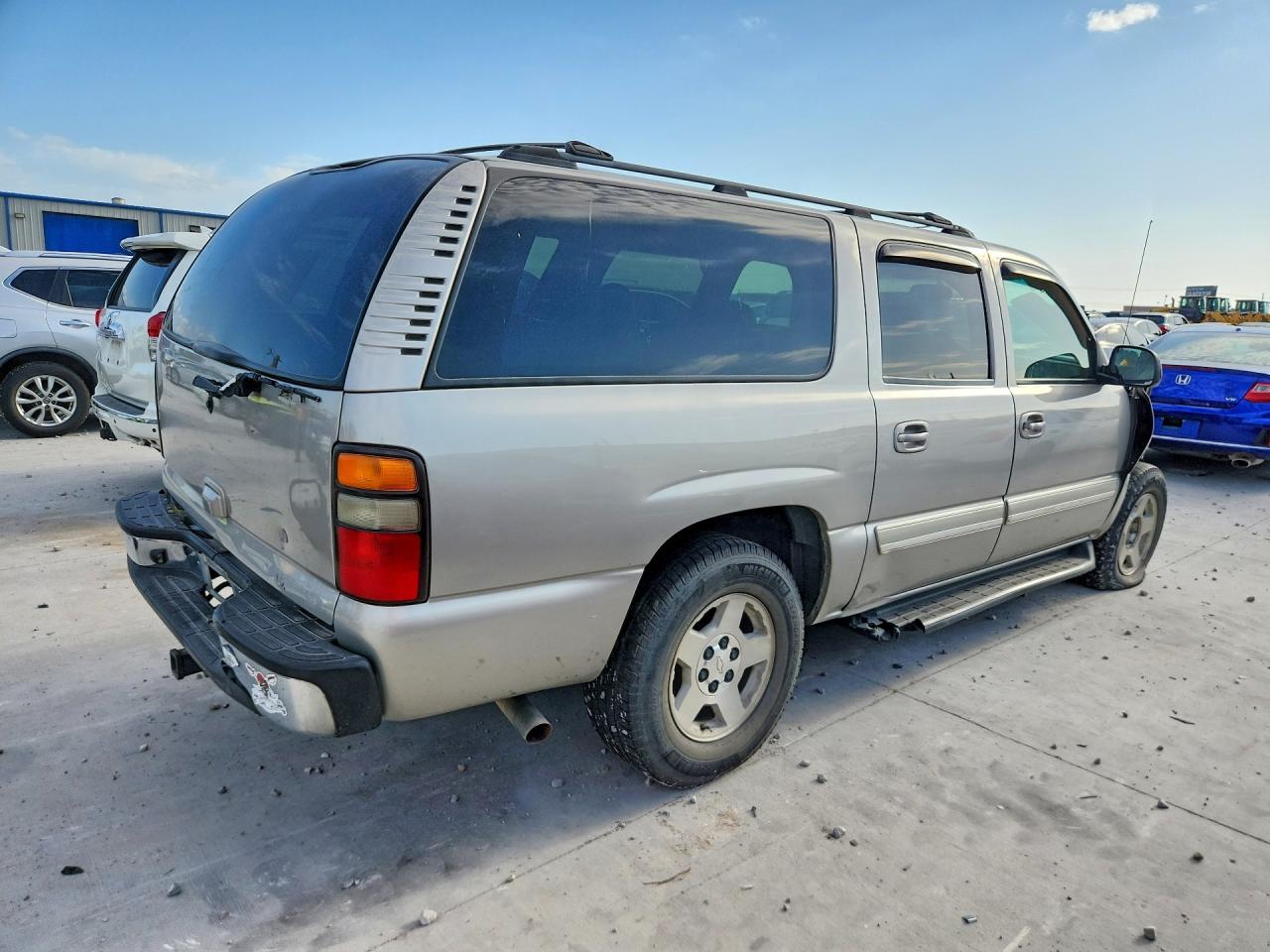 2005 Chevrolet Suburban C1500 Tan vin: 3GNEC16Z25G124550