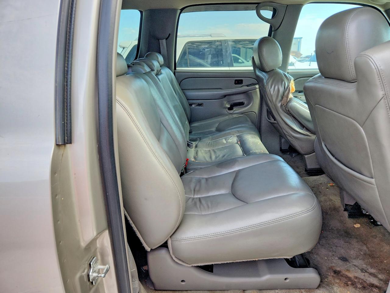2005 Chevrolet Suburban C1500 Tan vin: 3GNEC16Z25G124550