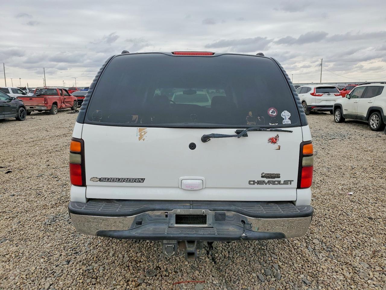 2004 Chevrolet Suburban C1500 White vin: 3GNEC16Z34G155787